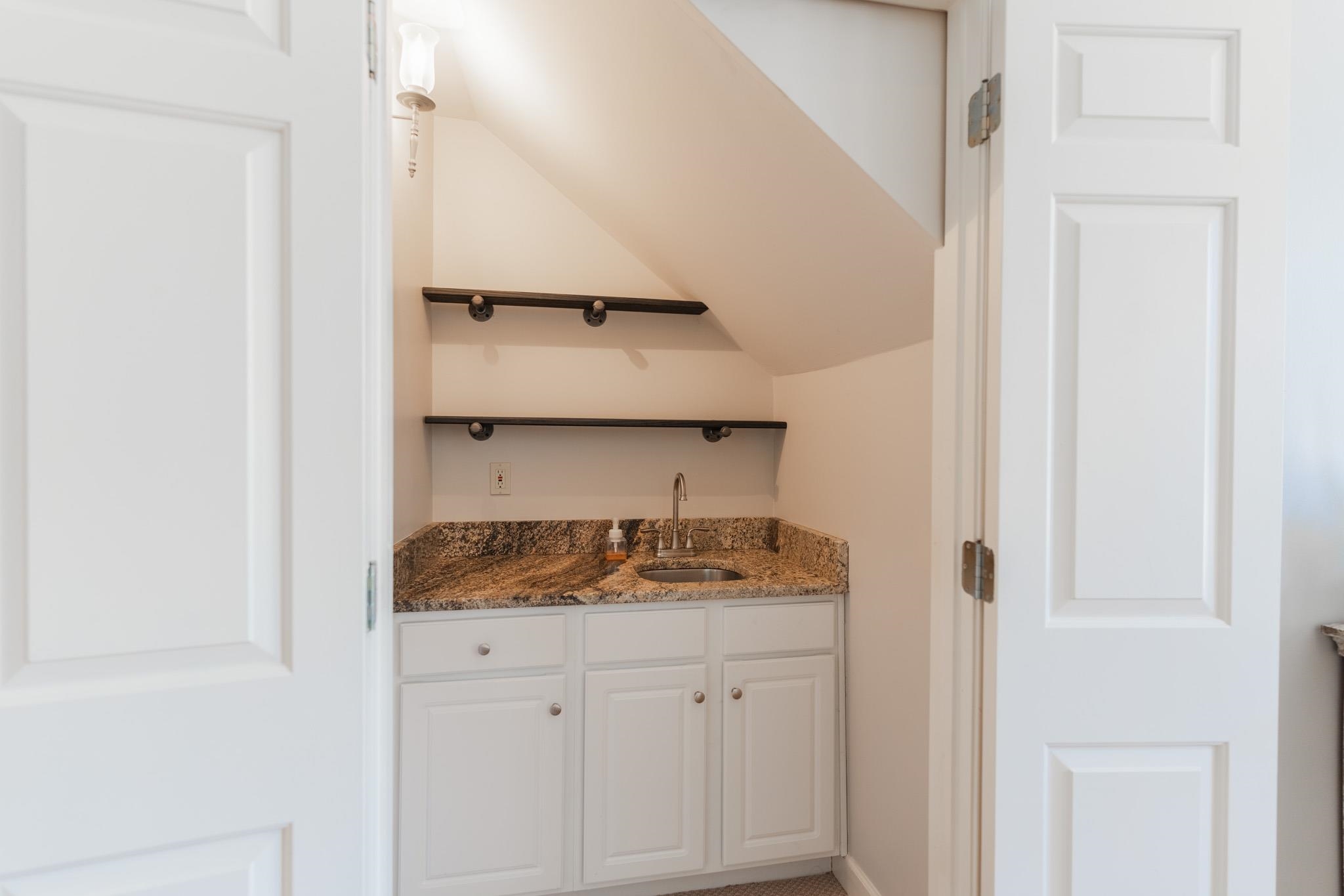 1911 ALMADALE FARMS PKY