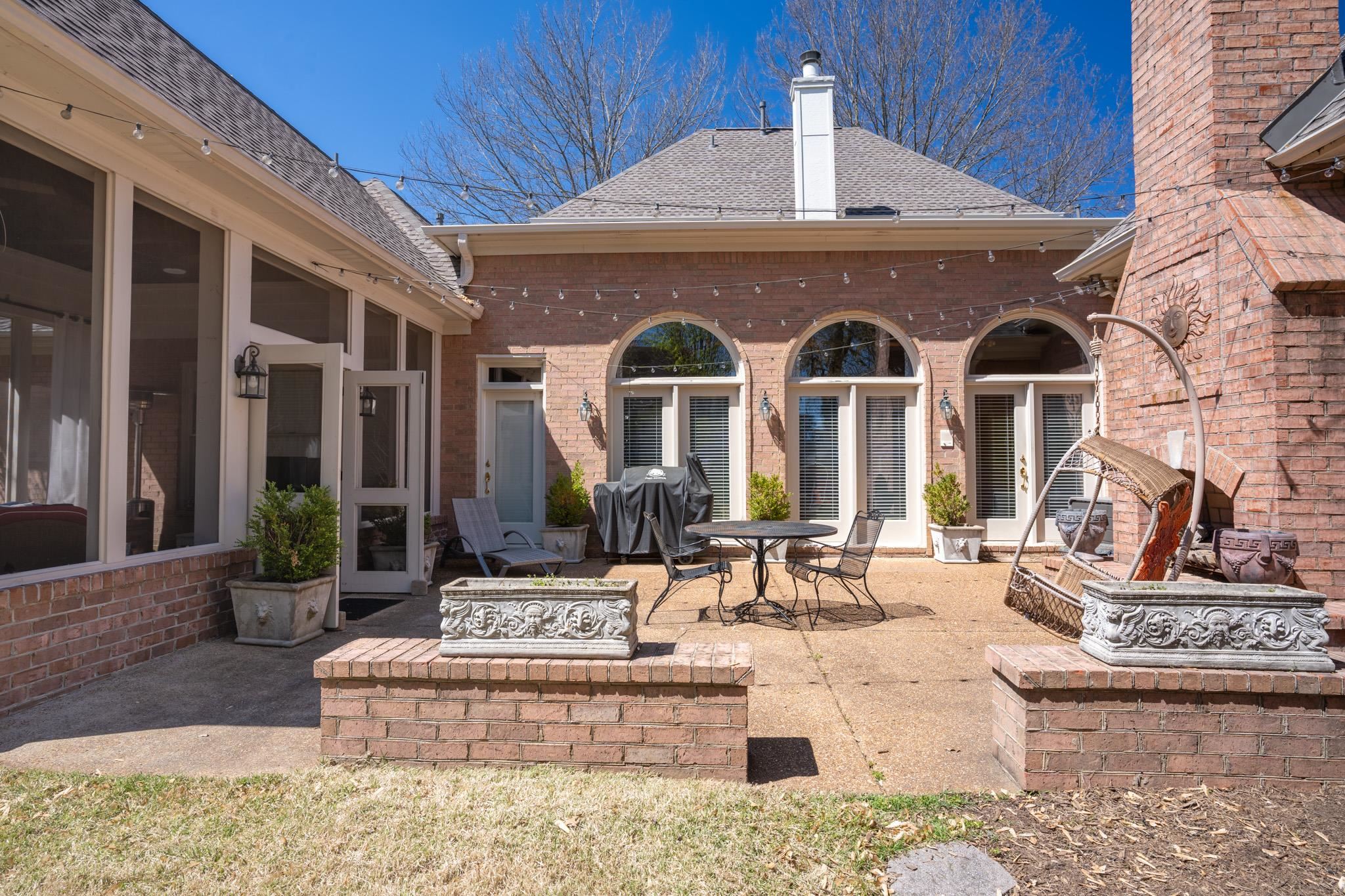 1911 ALMADALE FARMS PKY