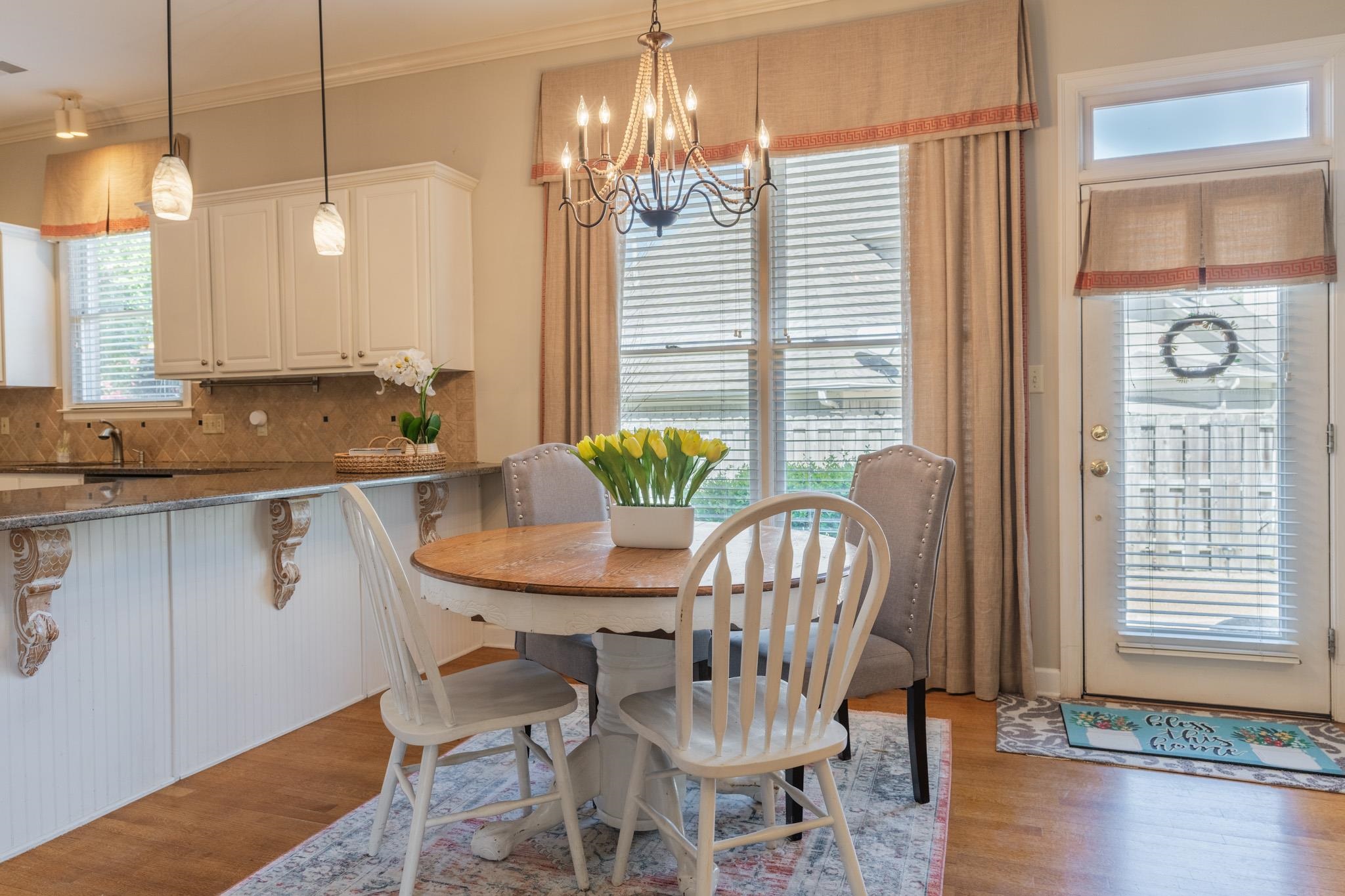 1911 ALMADALE FARMS PKY