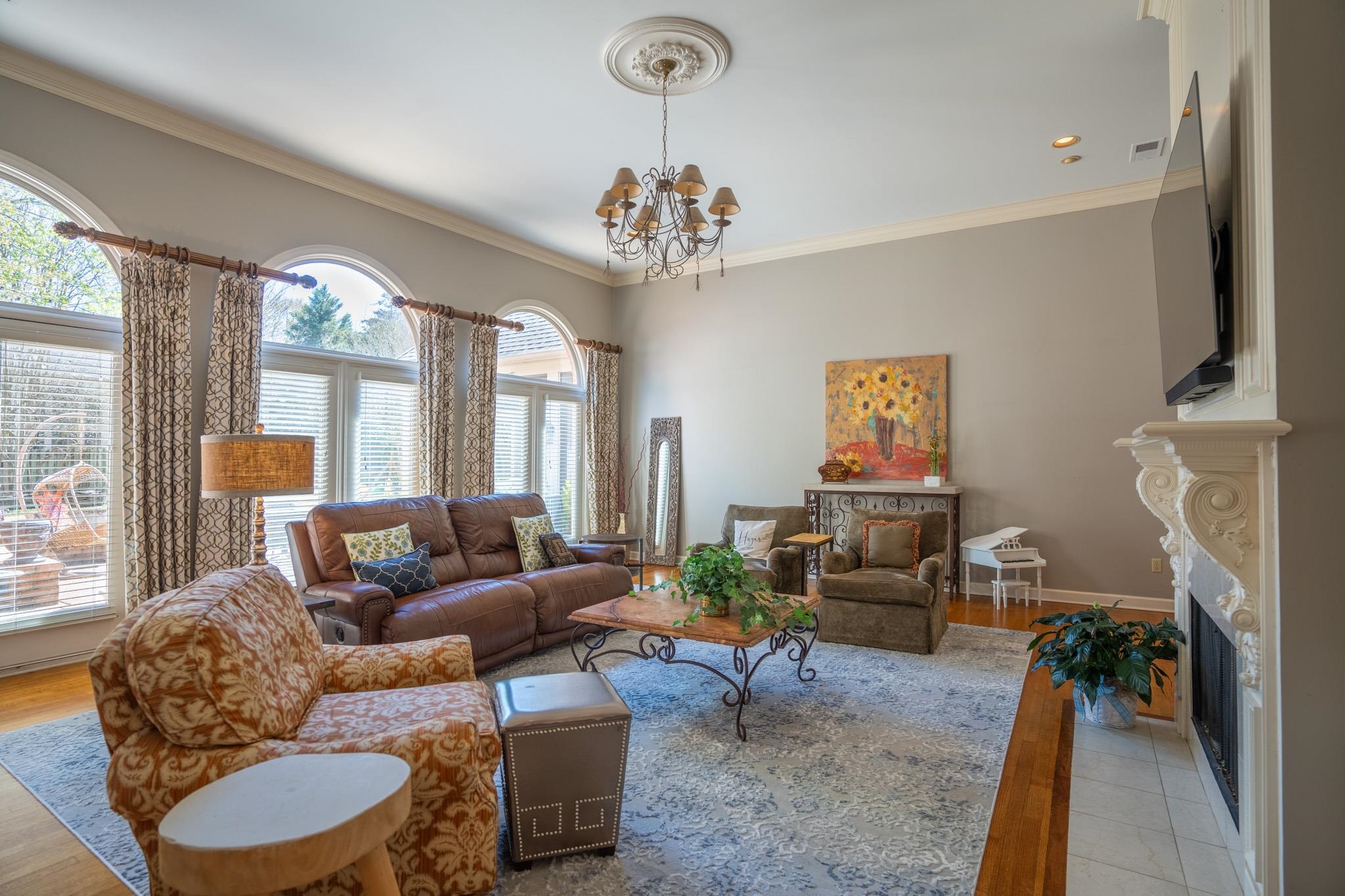 1911 ALMADALE FARMS PKY