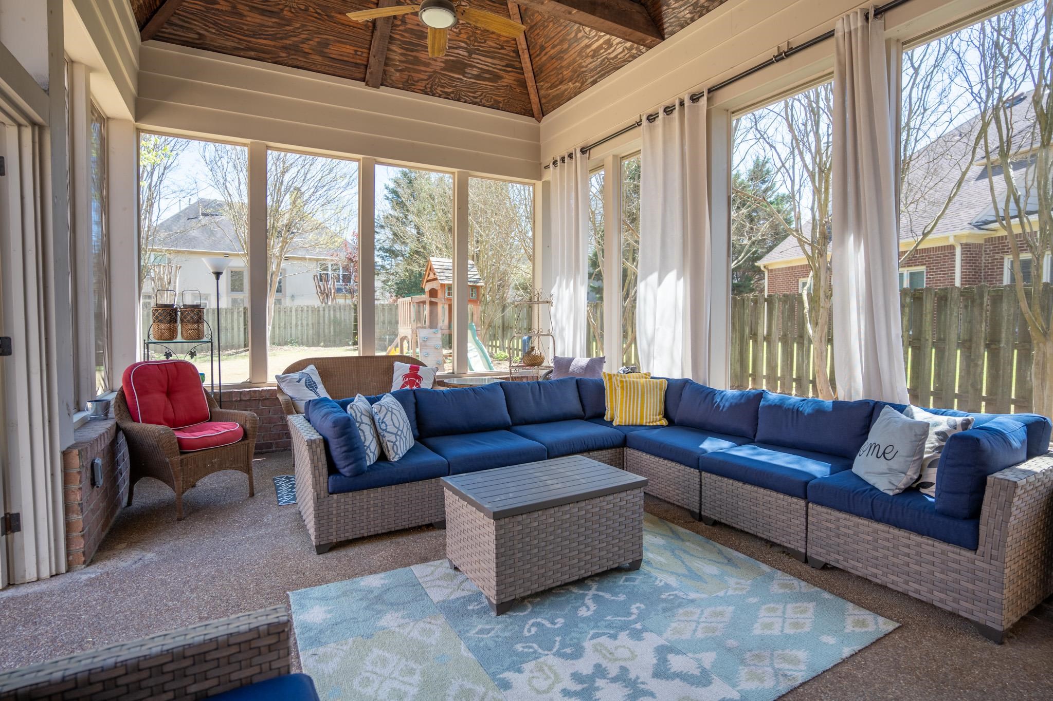 1911 ALMADALE FARMS PKY