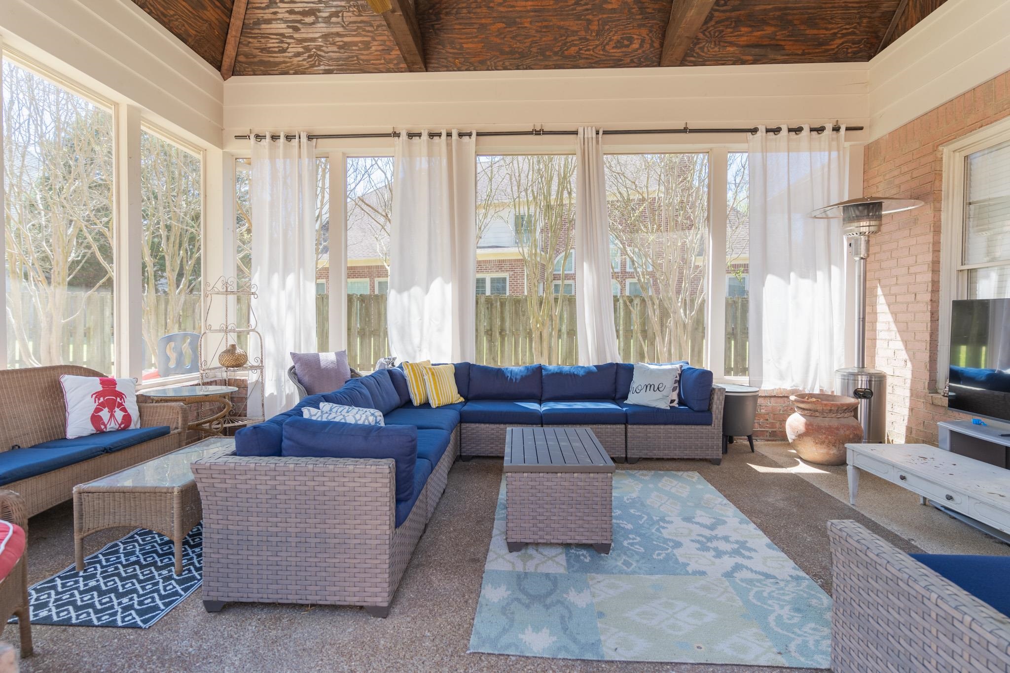 1911 ALMADALE FARMS PKY