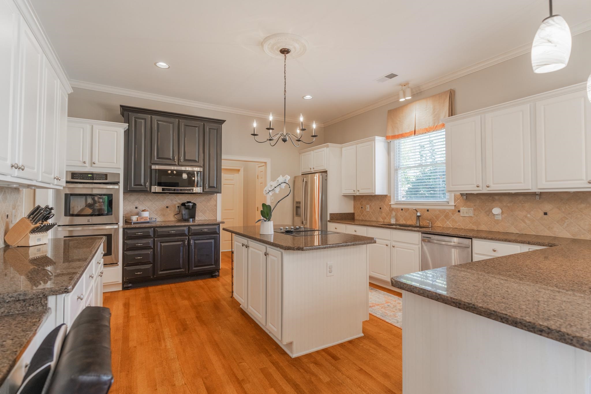 1911 ALMADALE FARMS PKY