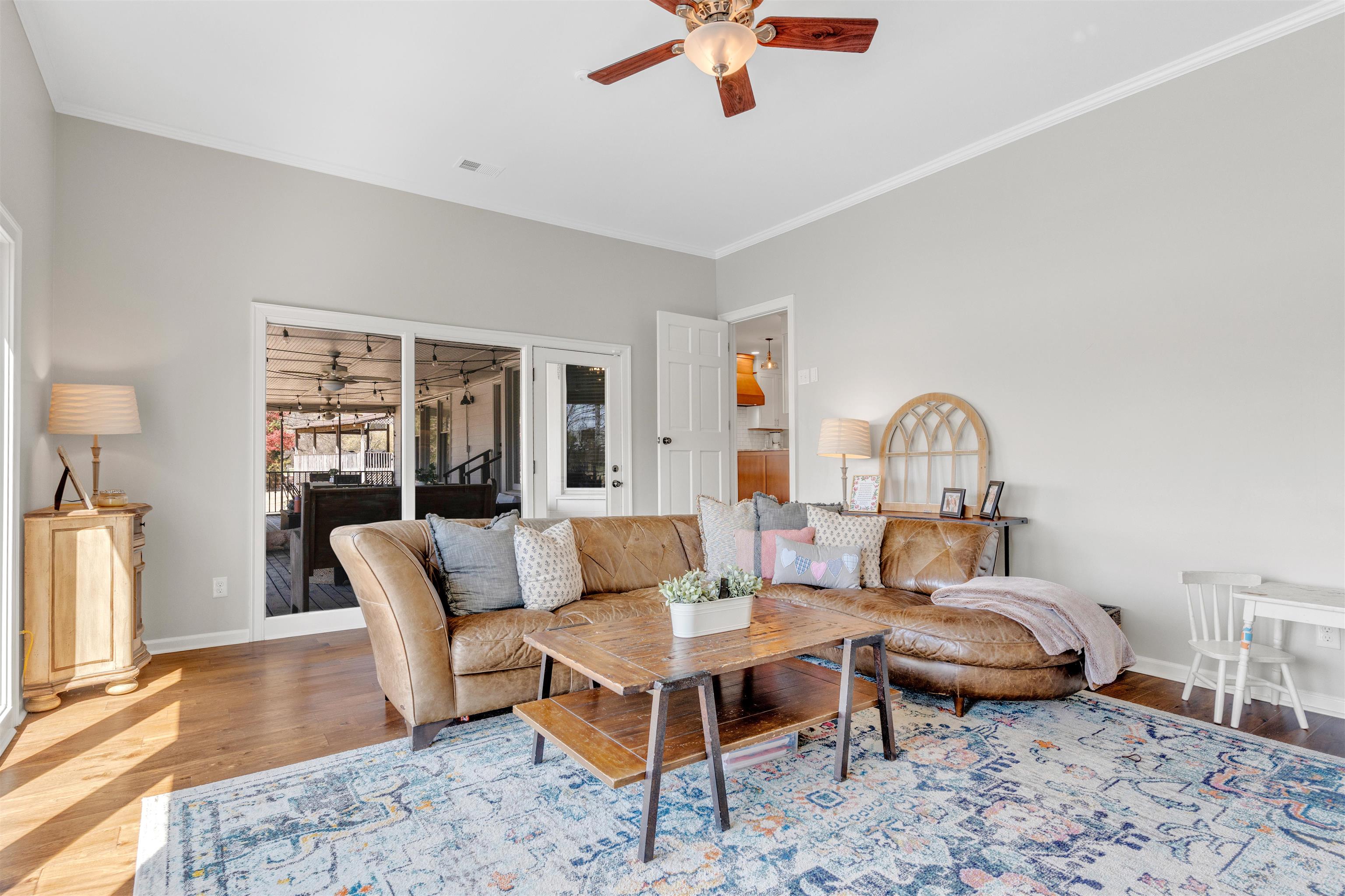 2773 W LEVEE OAKS DR