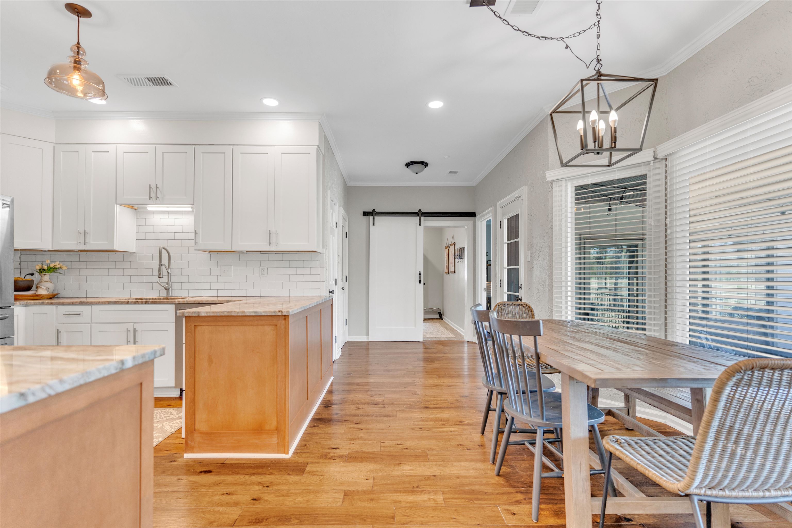 2773 W LEVEE OAKS DR