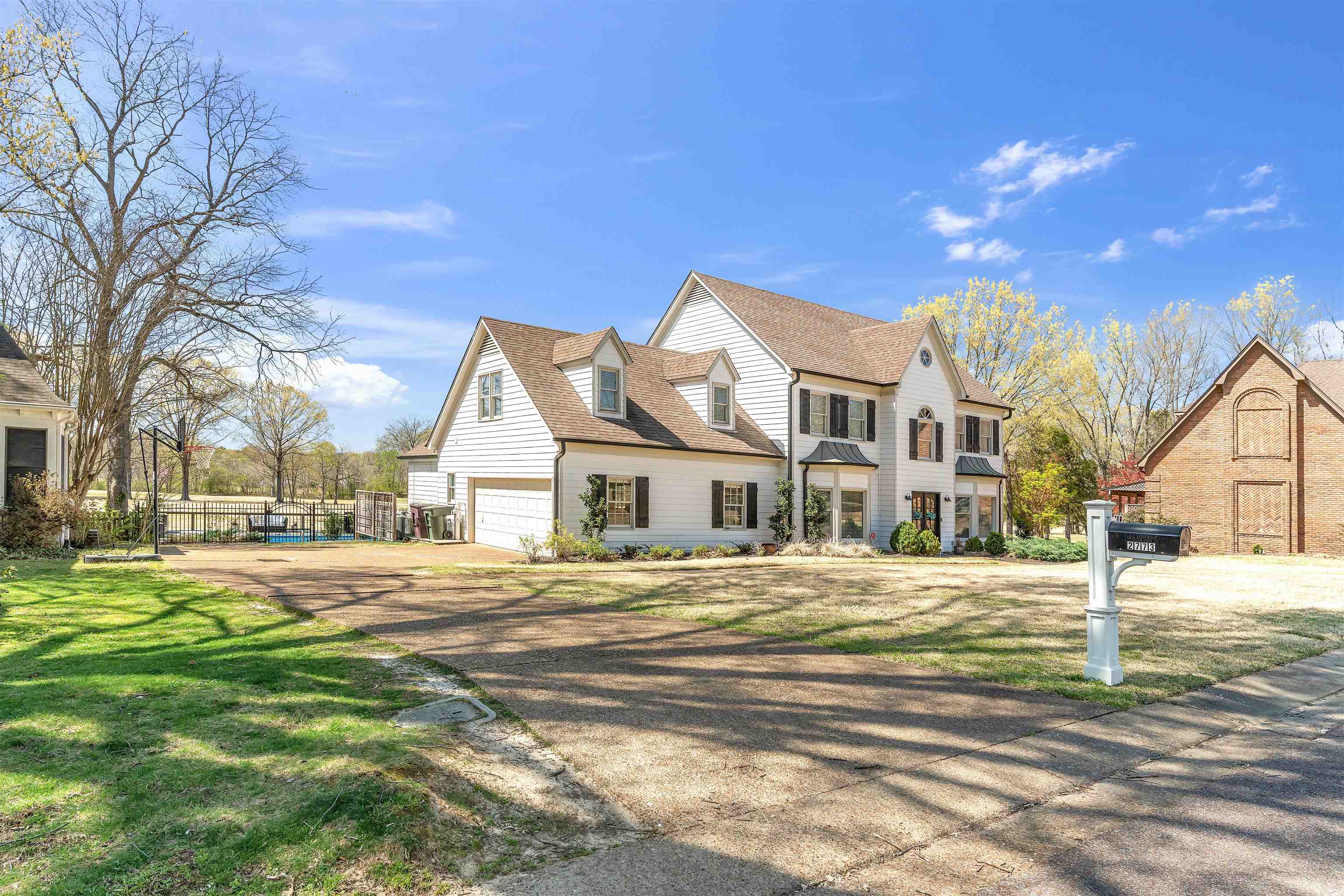 2773 W LEVEE OAKS DR