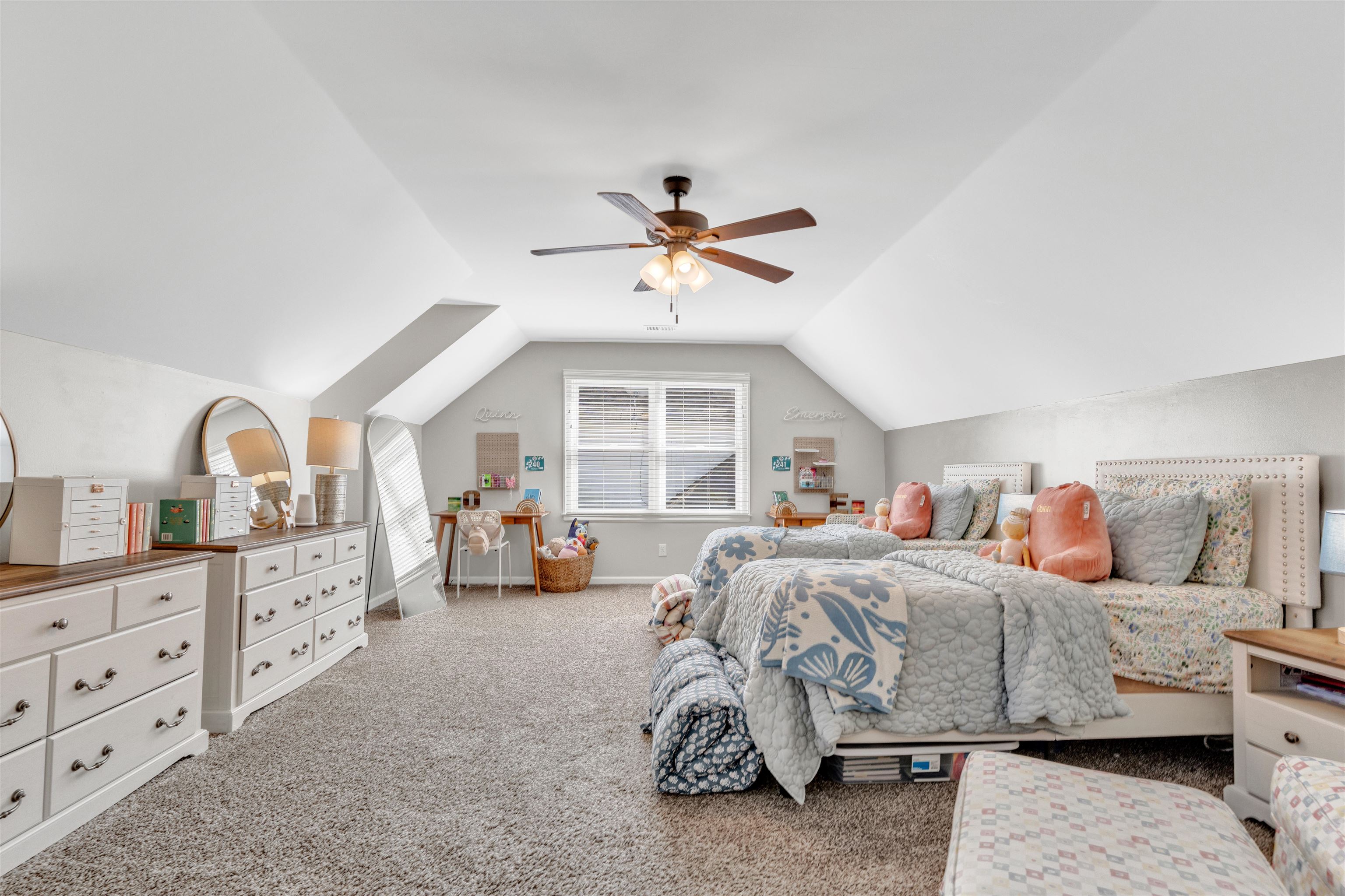 2773 W LEVEE OAKS DR