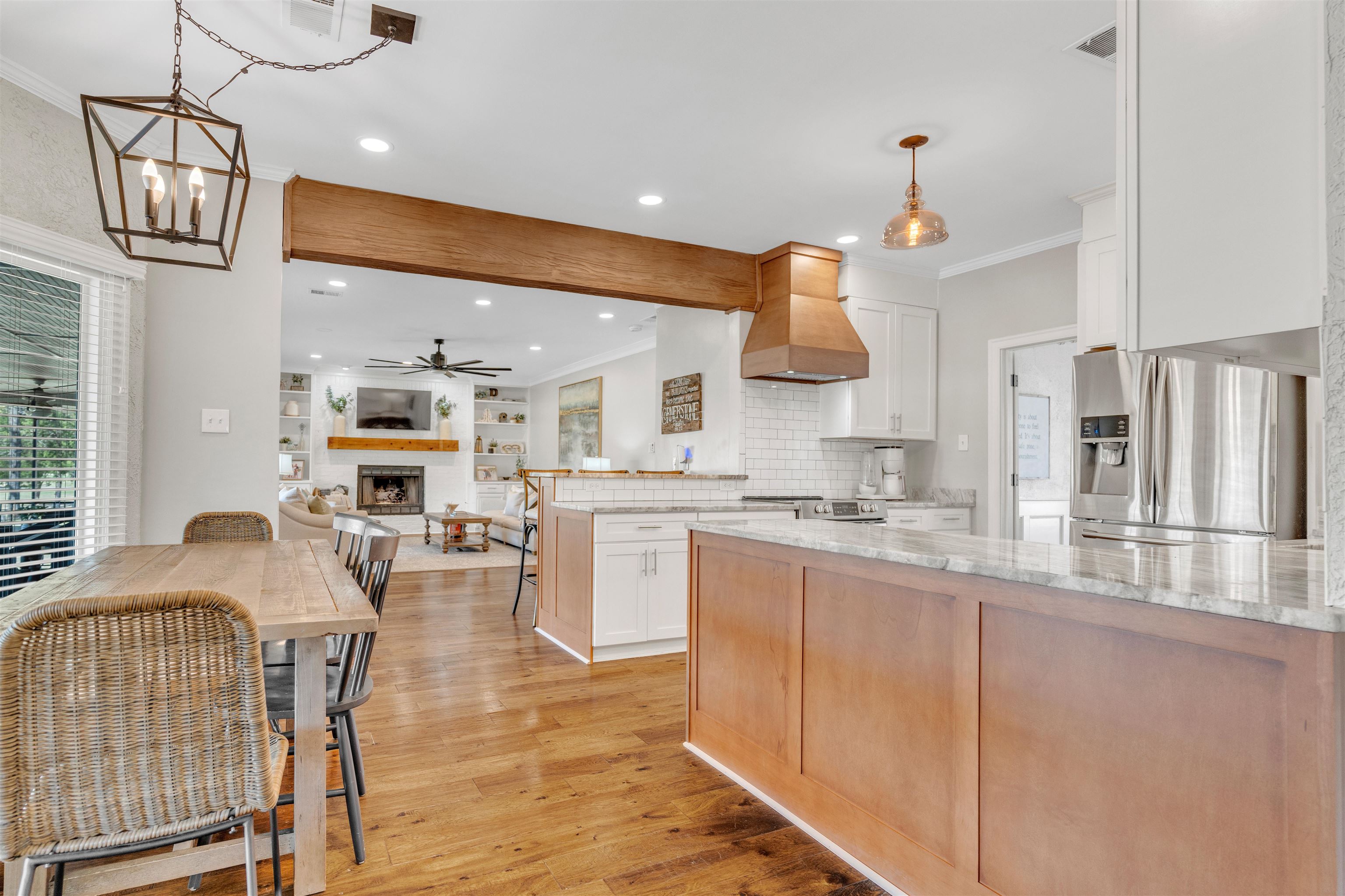 2773 W LEVEE OAKS DR