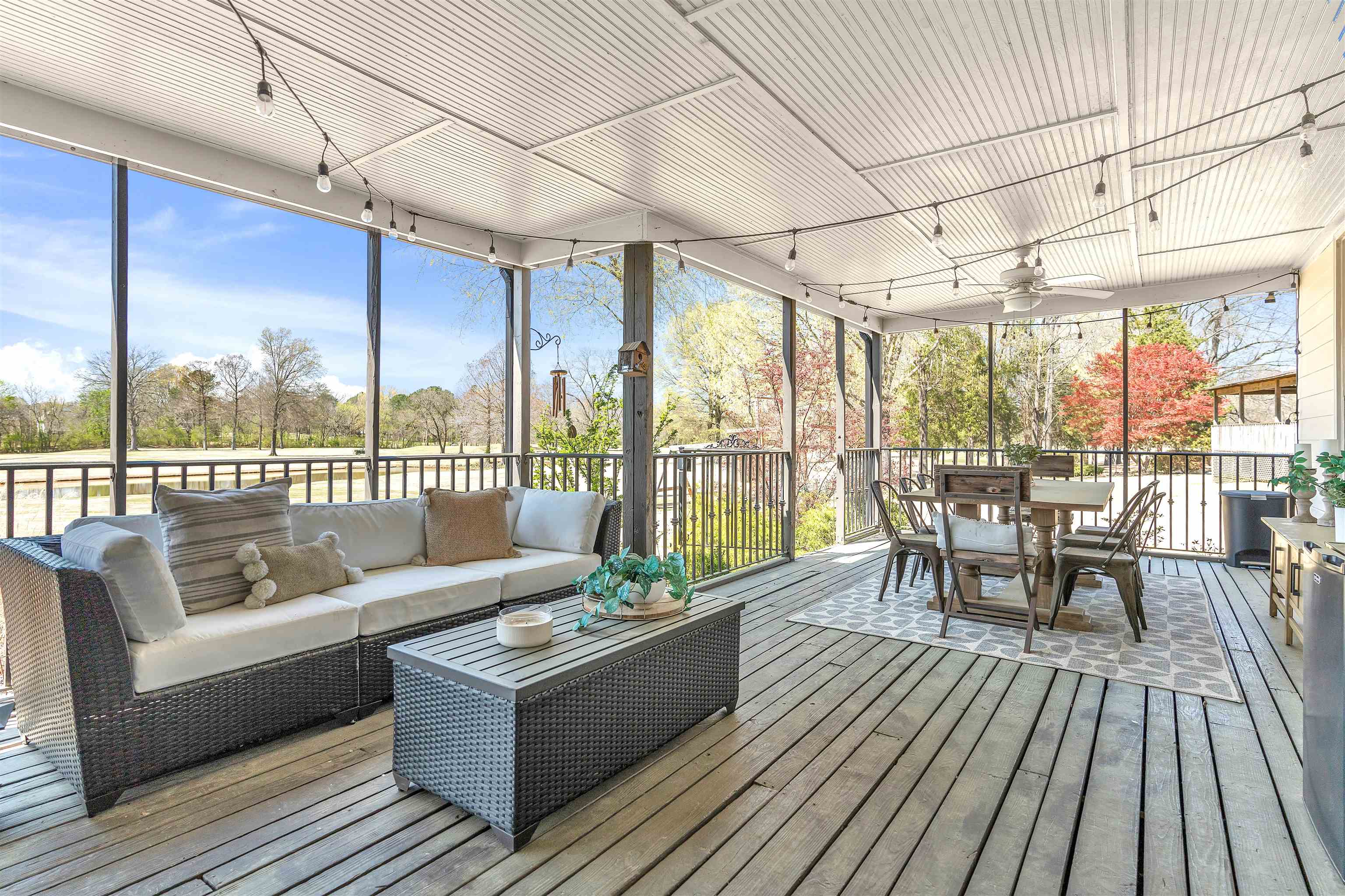 2773 W LEVEE OAKS DR