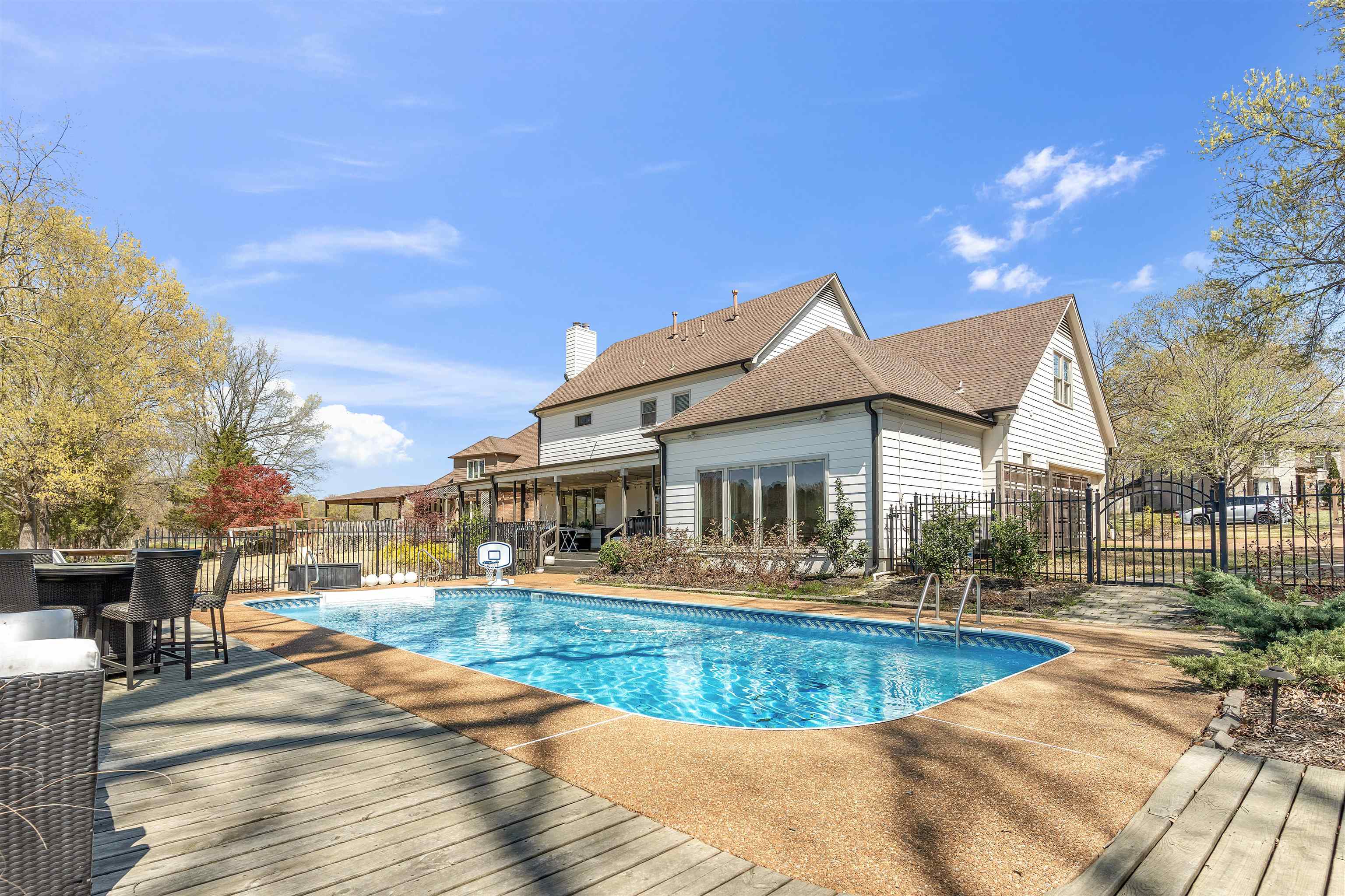 2773 W LEVEE OAKS DR