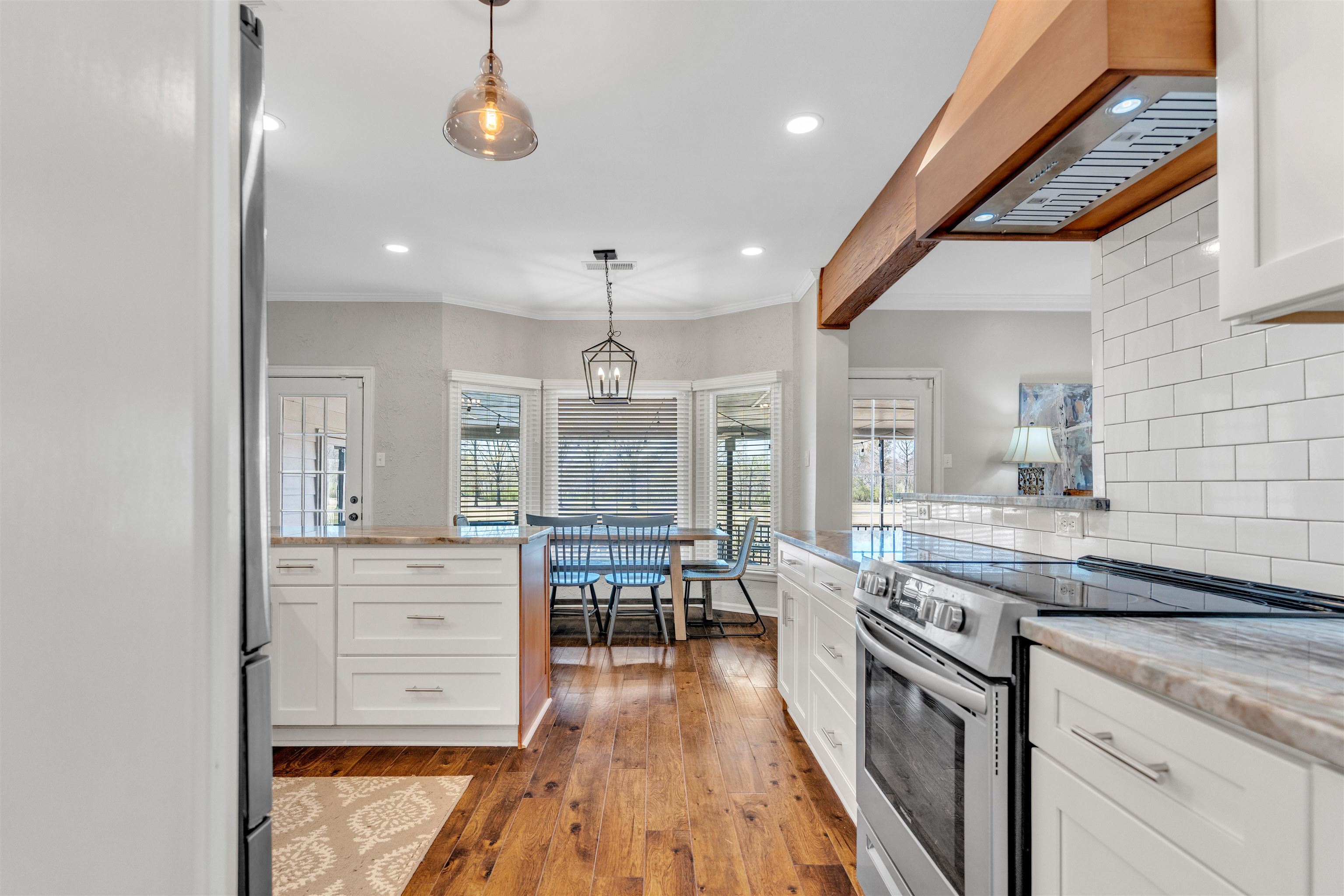 2773 W LEVEE OAKS DR