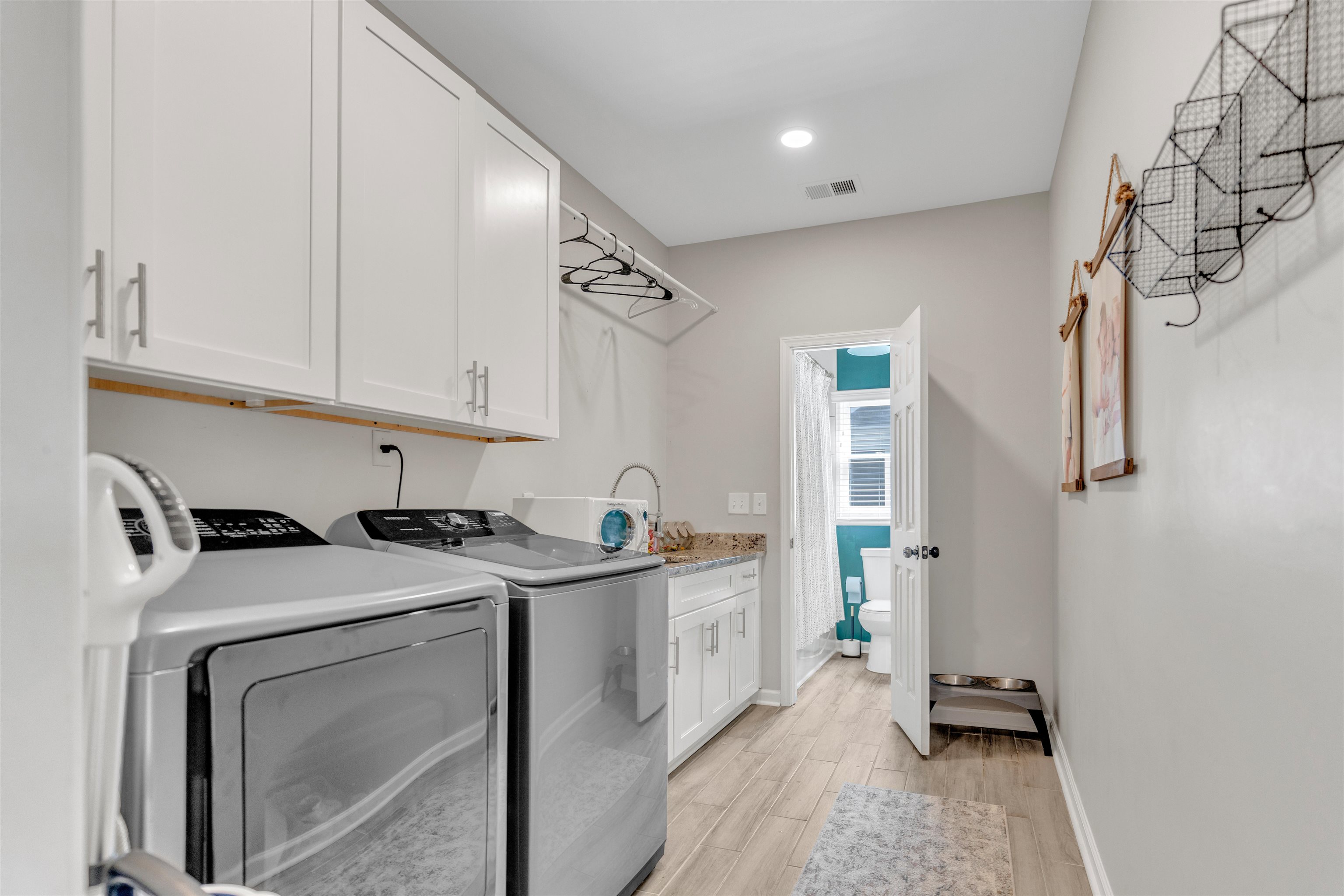 2773 W LEVEE OAKS DR