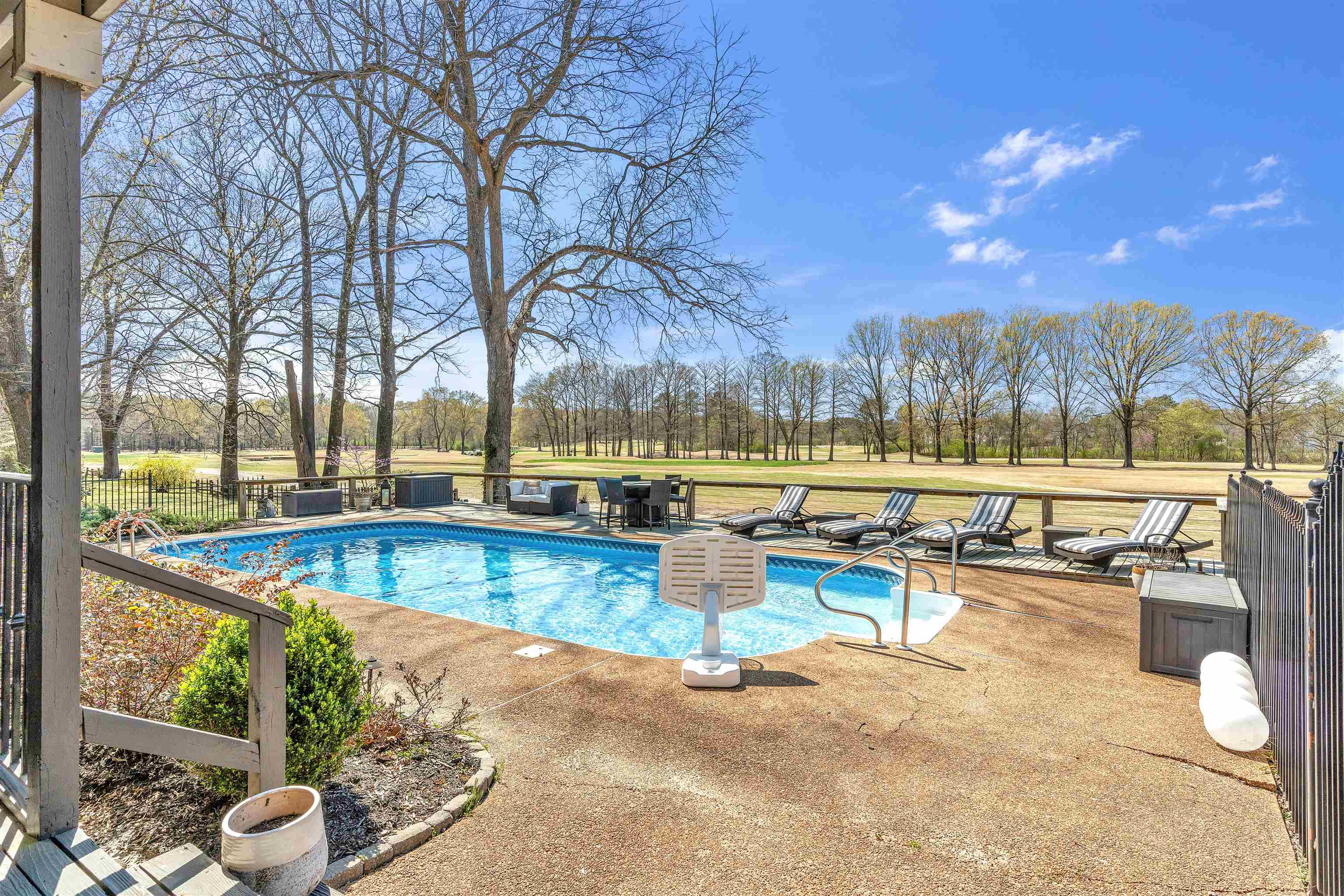 2773 W LEVEE OAKS DR