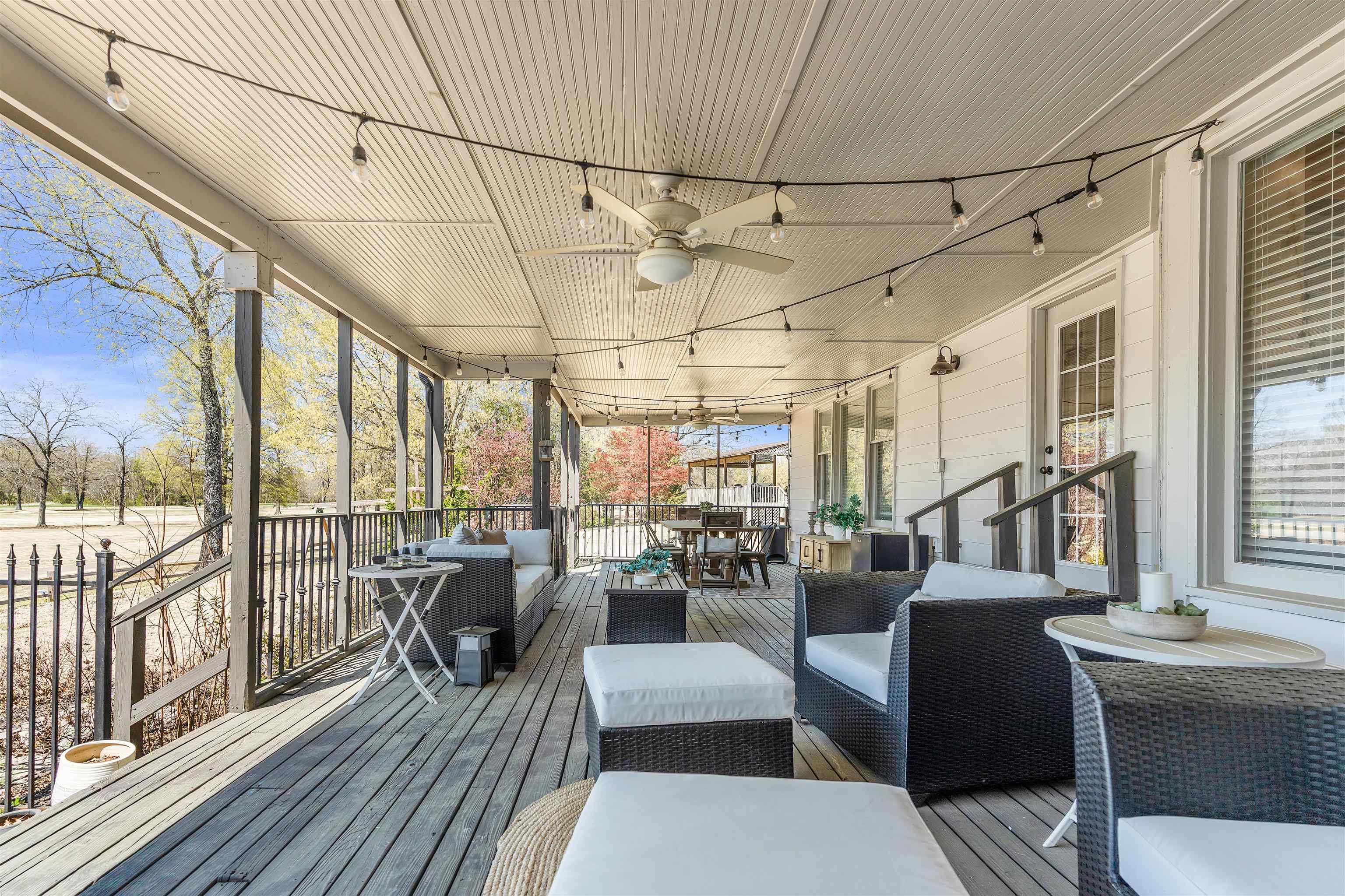 2773 W LEVEE OAKS DR