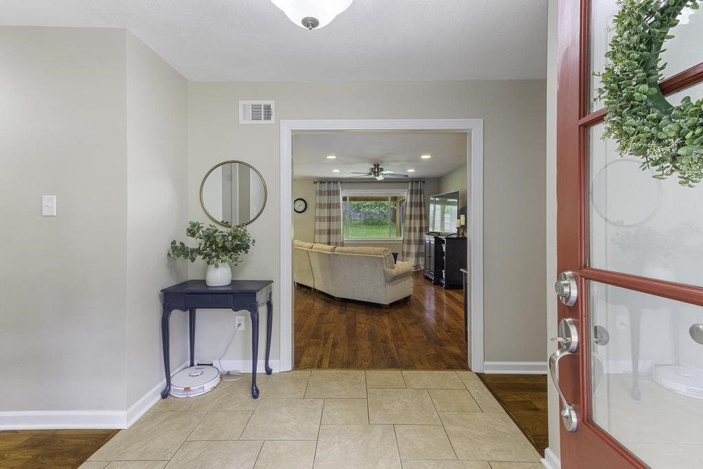 1675 E CHURCHILL DWNS