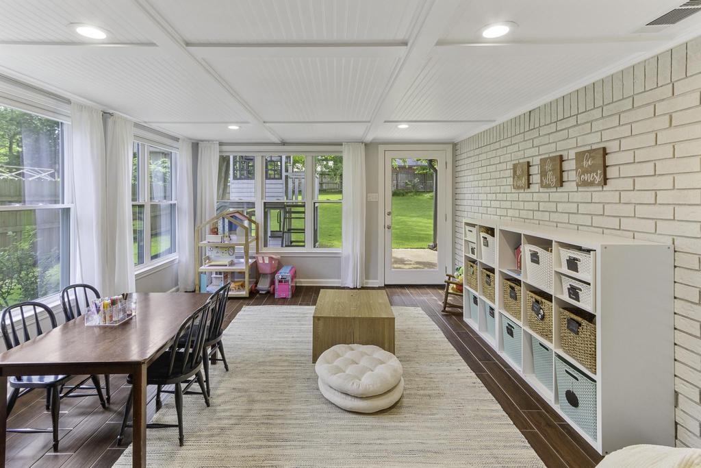 1675 E CHURCHILL DWNS