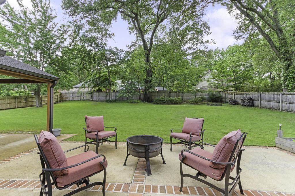 1675 E CHURCHILL DWNS