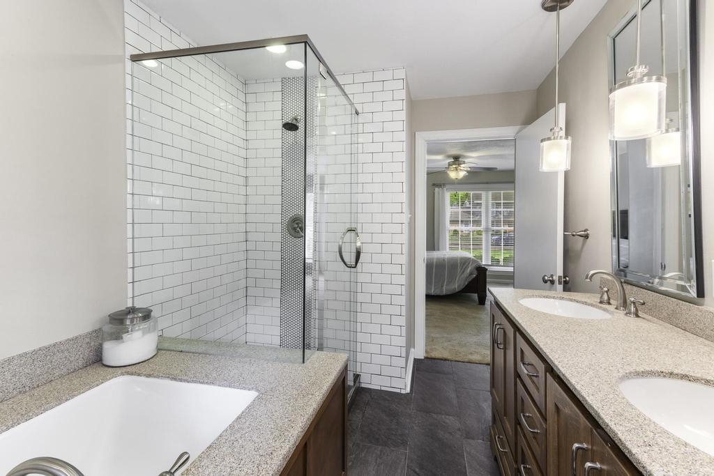 1675 E CHURCHILL DWNS