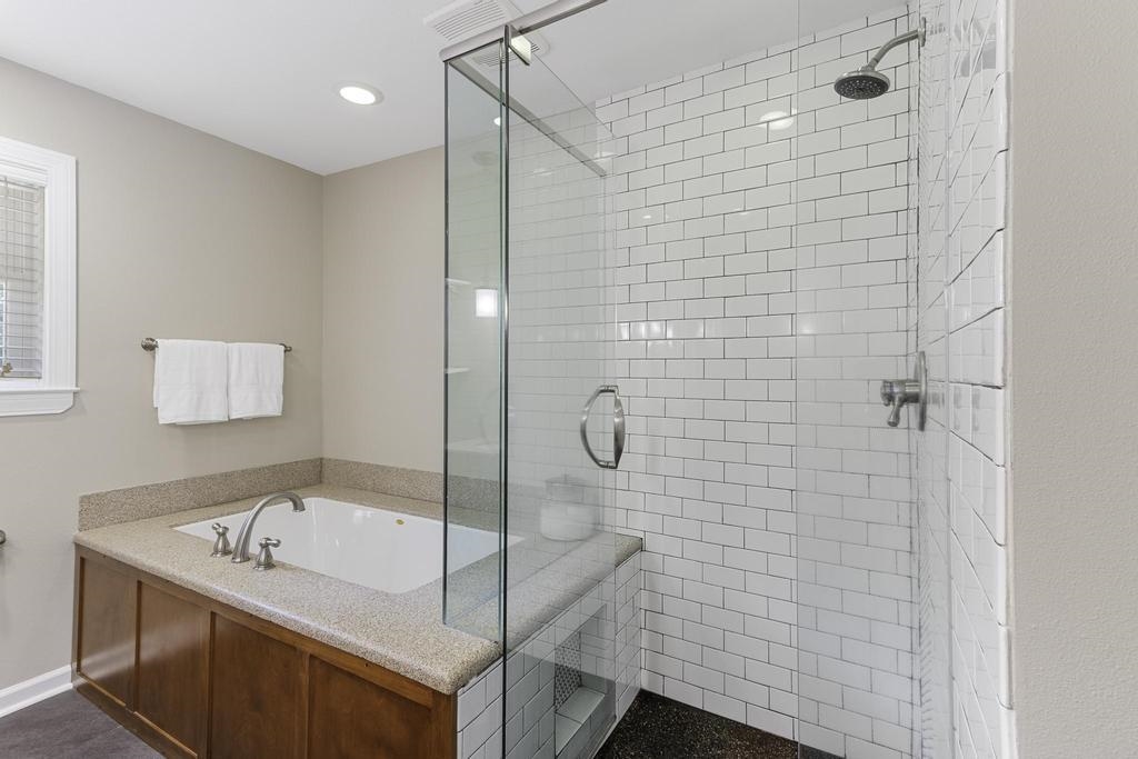 1675 E CHURCHILL DWNS