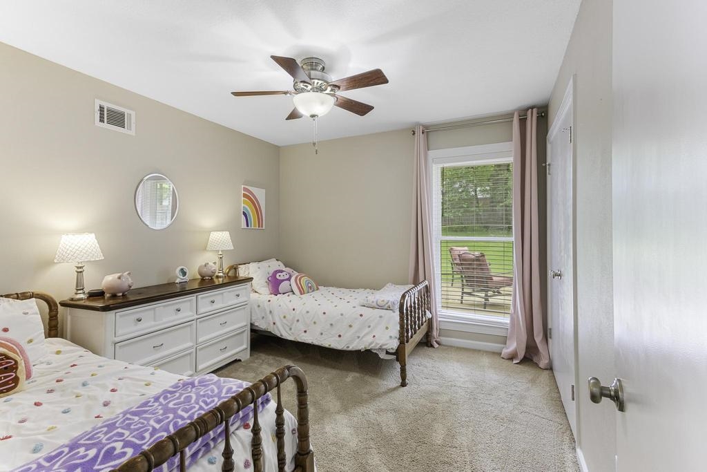 1675 E CHURCHILL DWNS