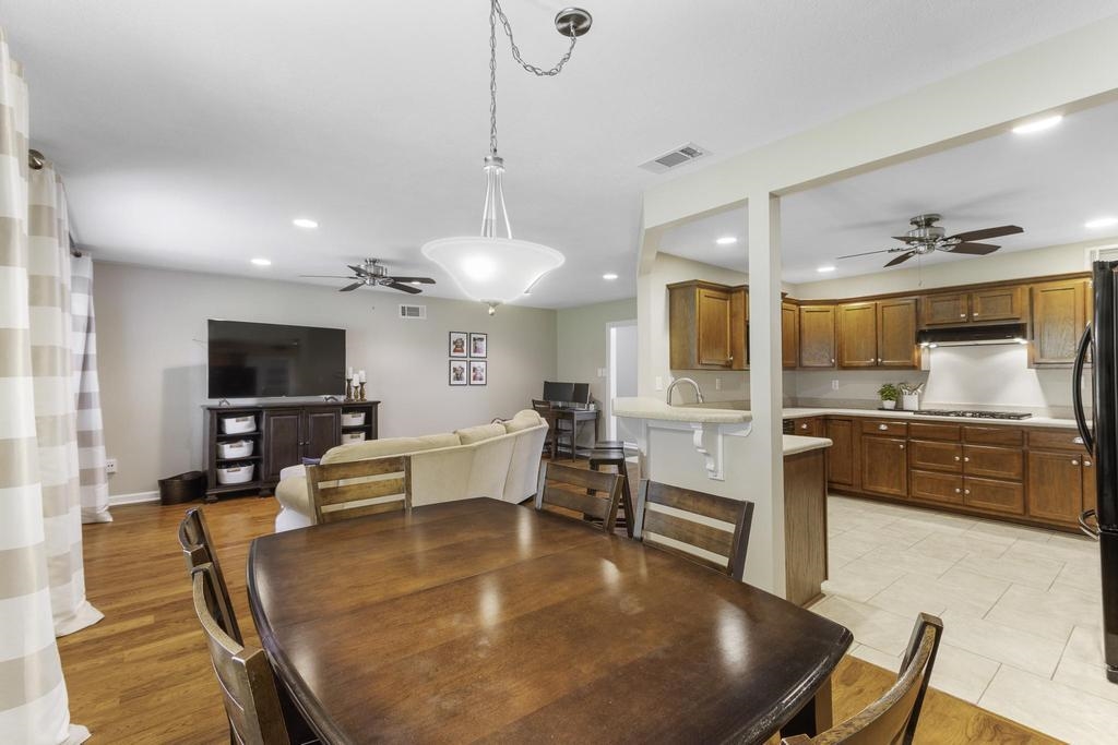 1675 E CHURCHILL DWNS