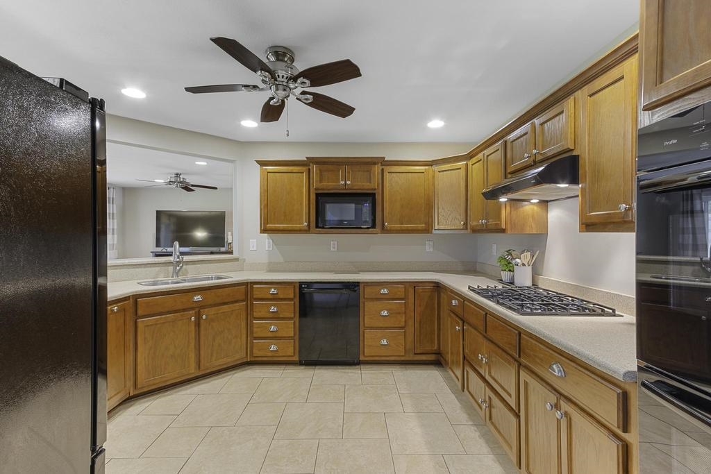 1675 E CHURCHILL DWNS