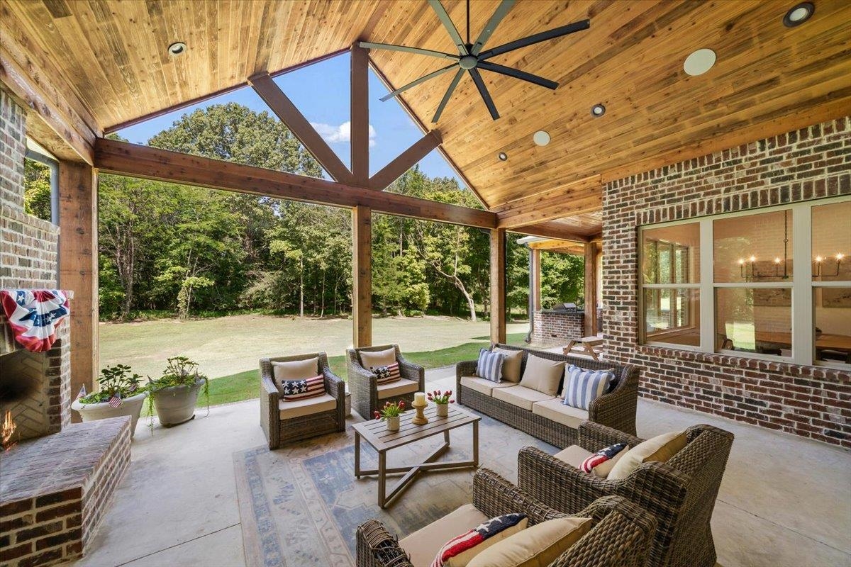 211 S COLLIERVILLE-ARLINGTON RD