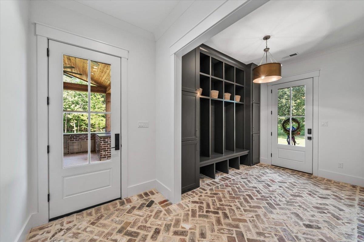 211 S COLLIERVILLE-ARLINGTON RD