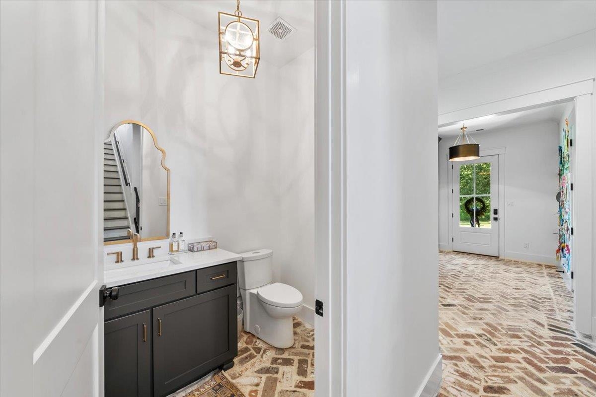 211 S COLLIERVILLE-ARLINGTON RD