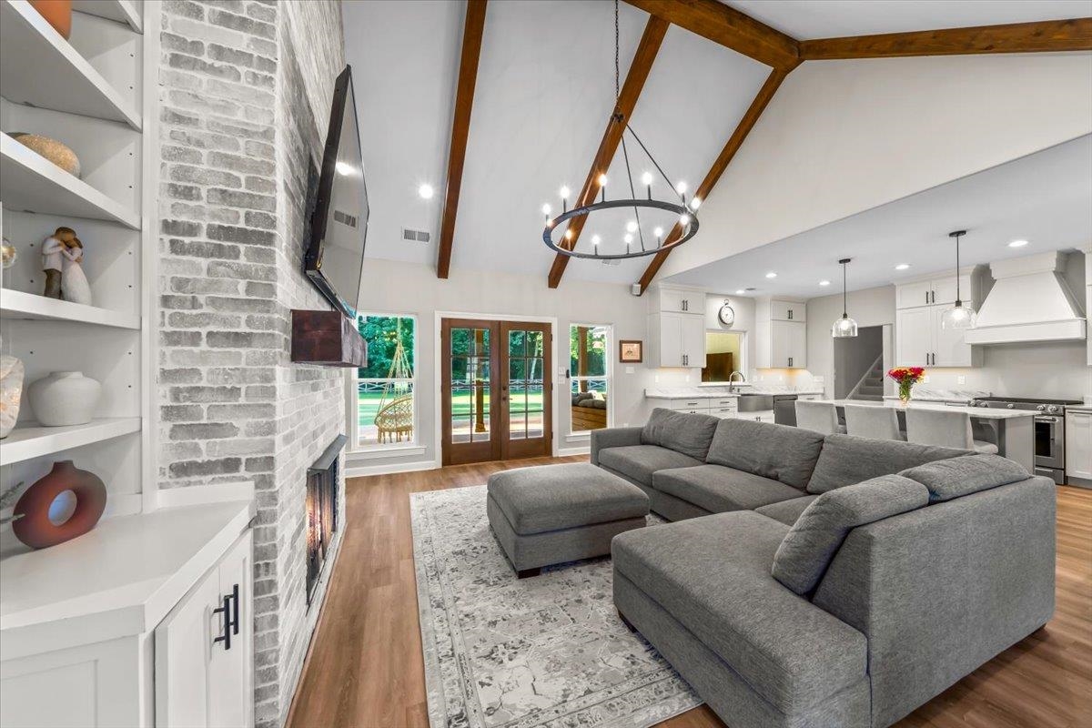 255 LONE OAK DR