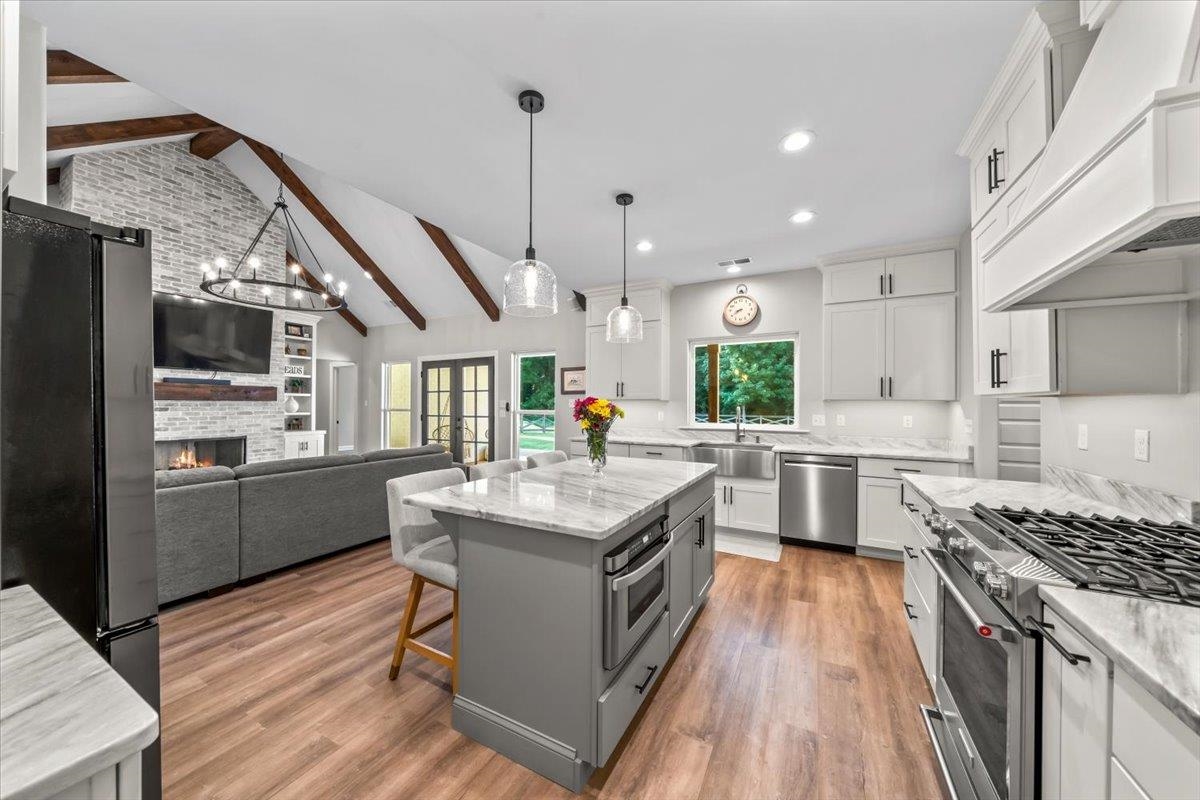 255 LONE OAK DR