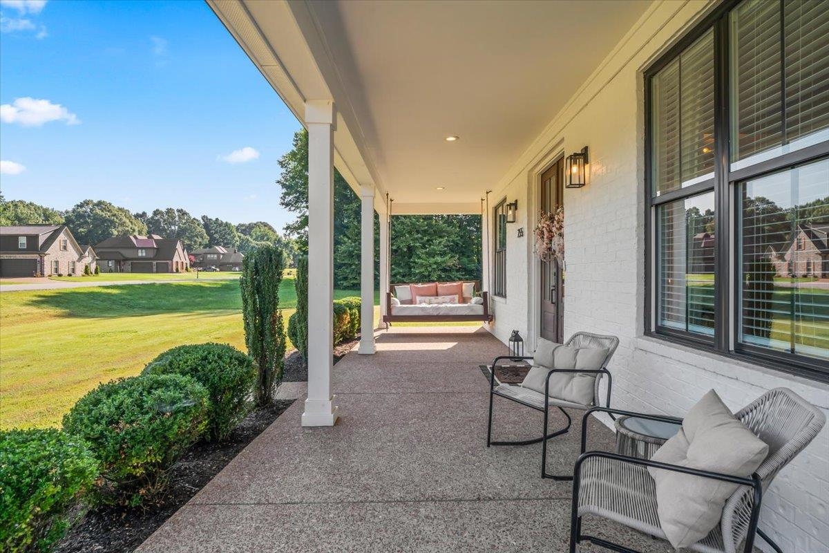 255 LONE OAK DR