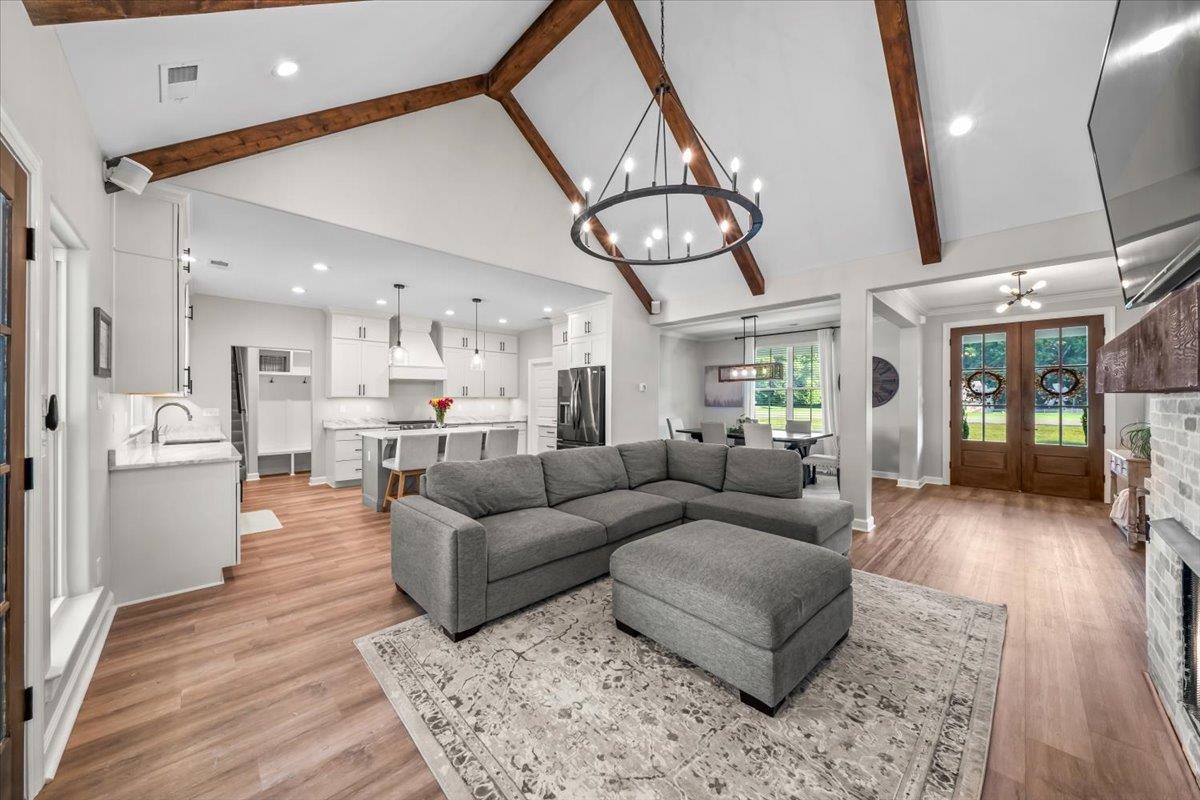255 LONE OAK DR