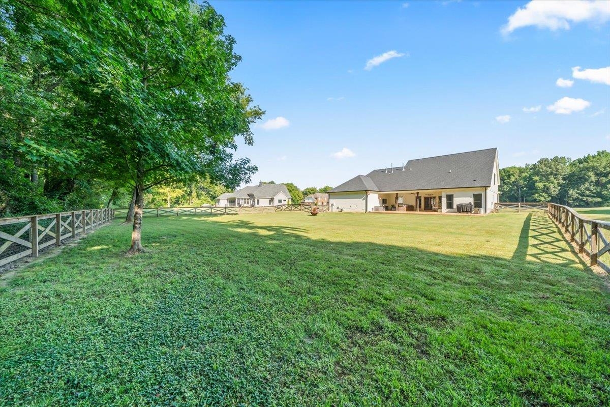 255 LONE OAK DR