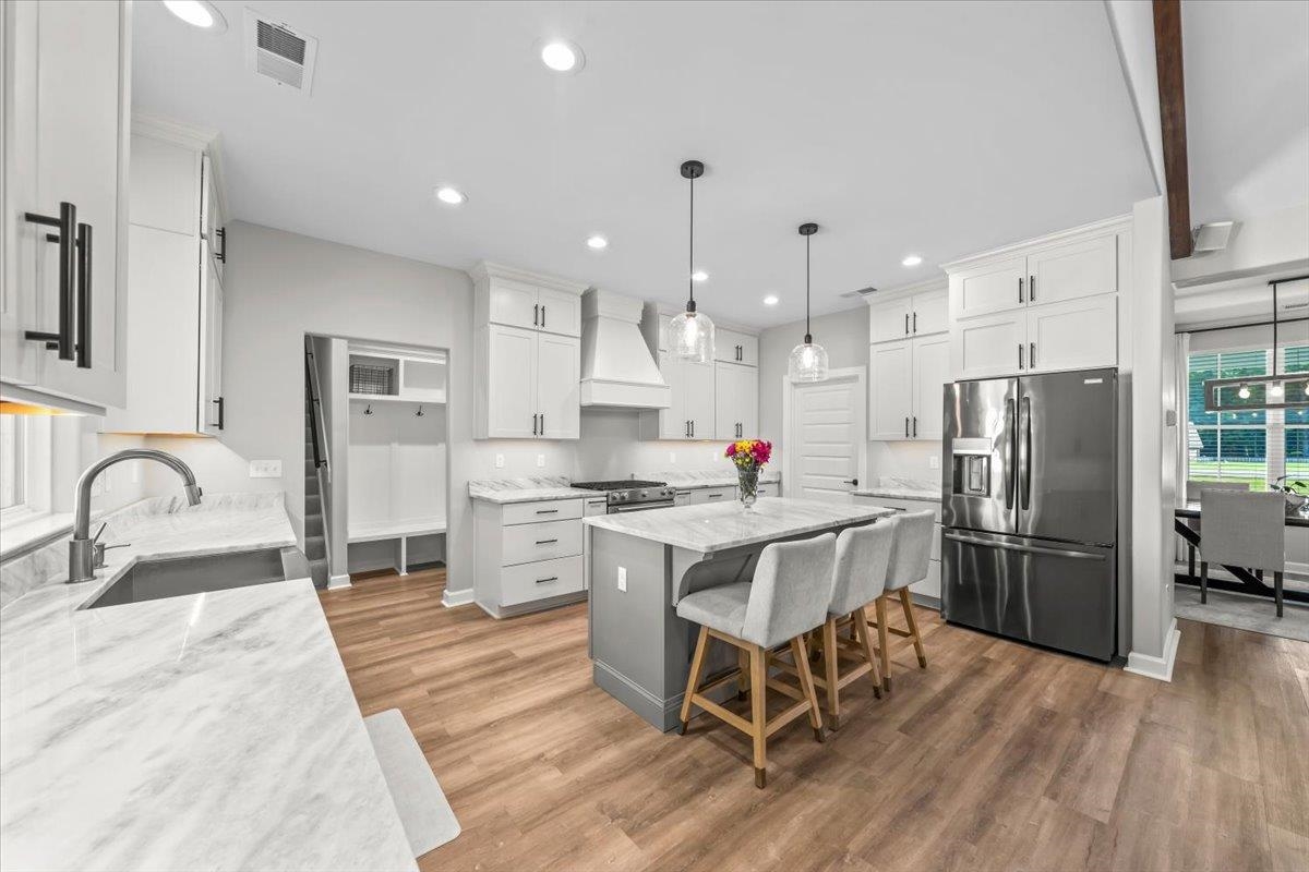 255 LONE OAK DR