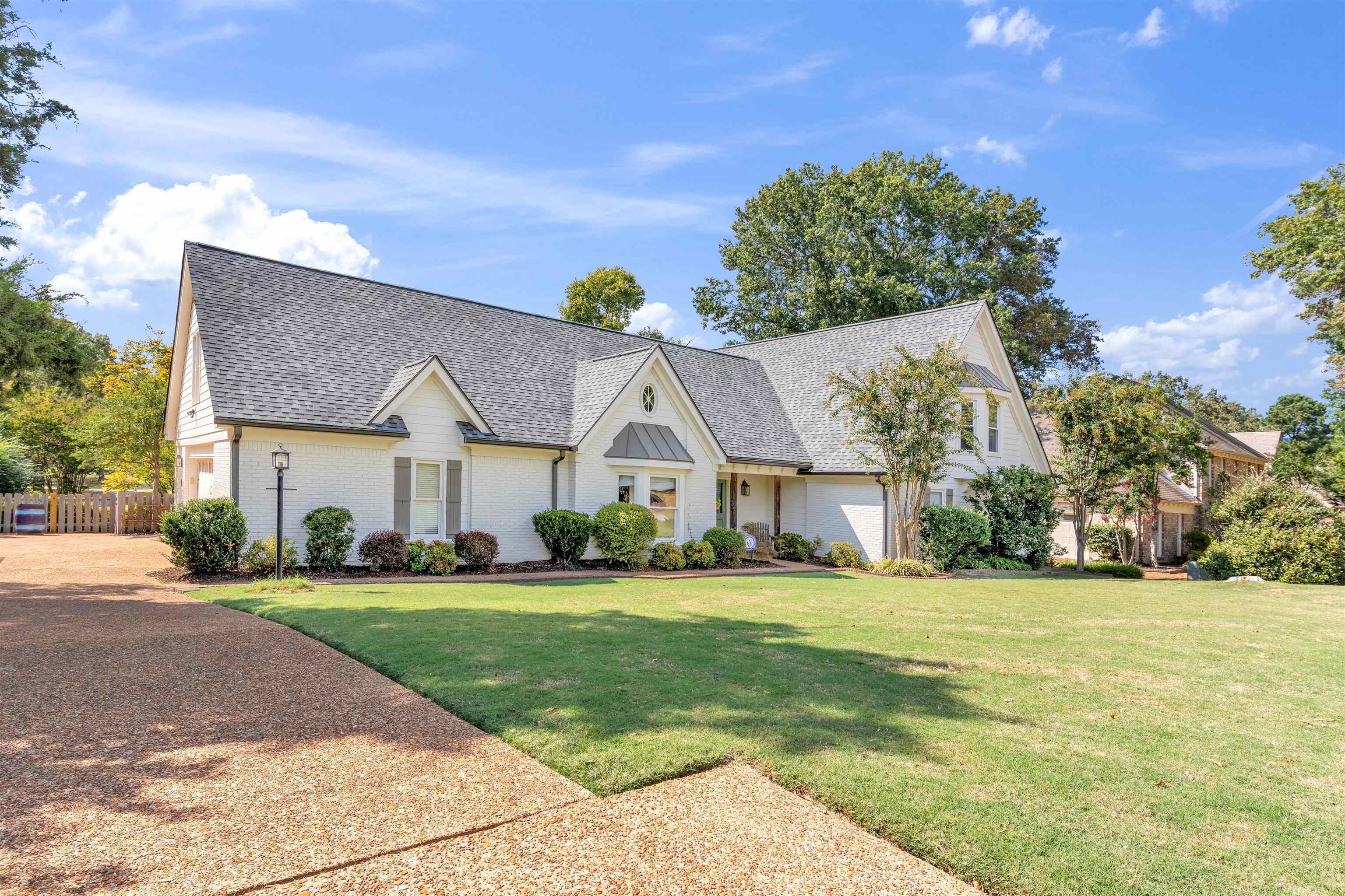 2877 W LEVEE OAKS DR