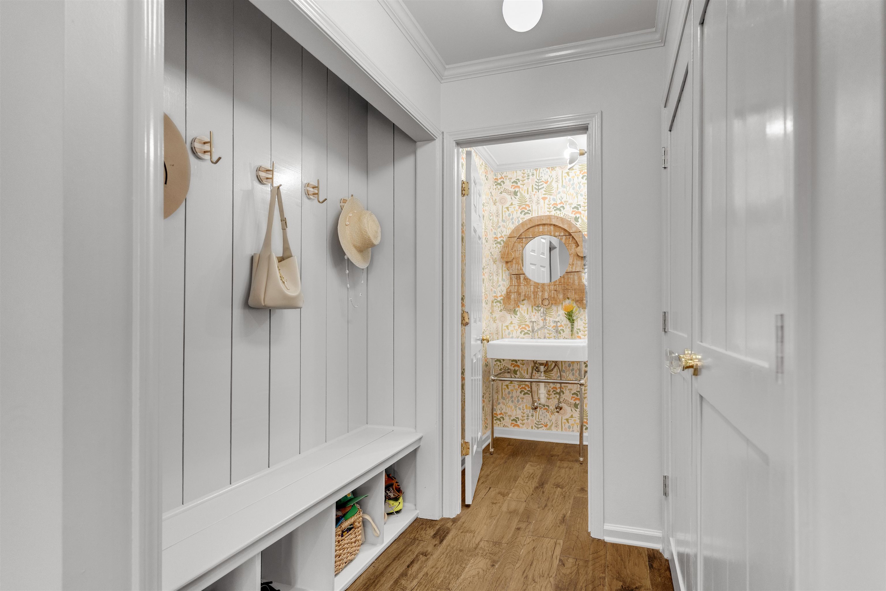 2877 W LEVEE OAKS DR