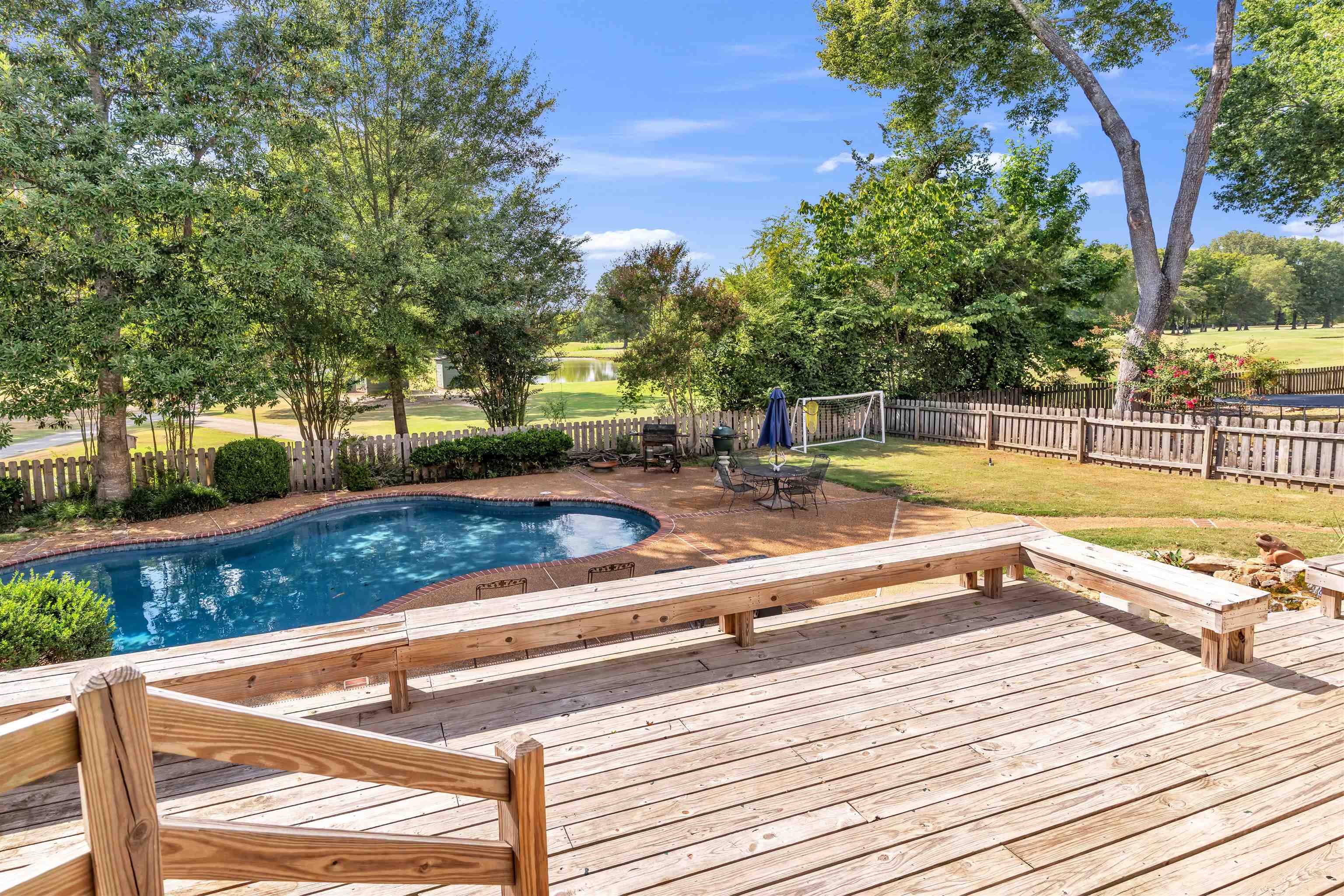 2877 W LEVEE OAKS DR