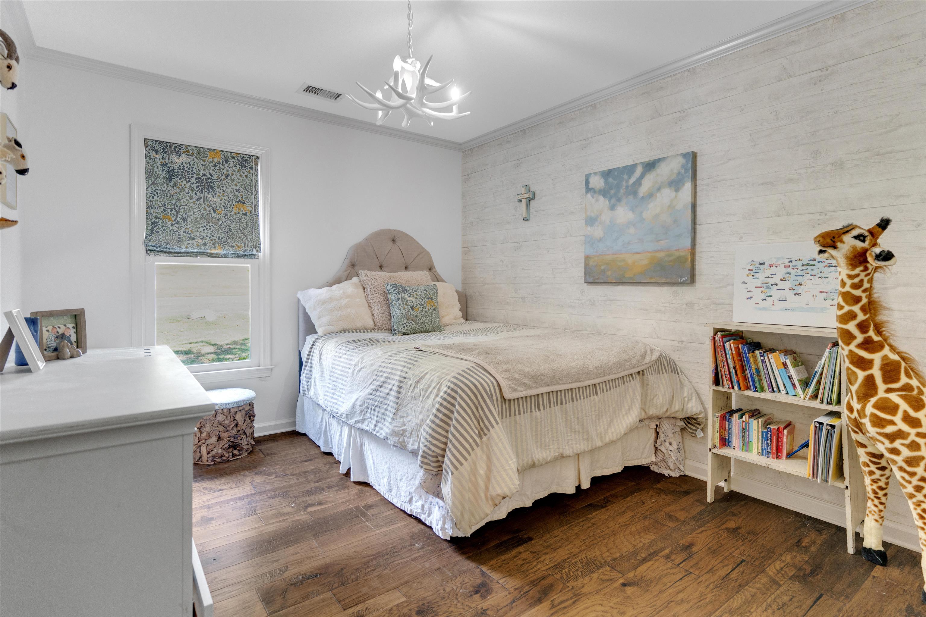 2877 W LEVEE OAKS DR