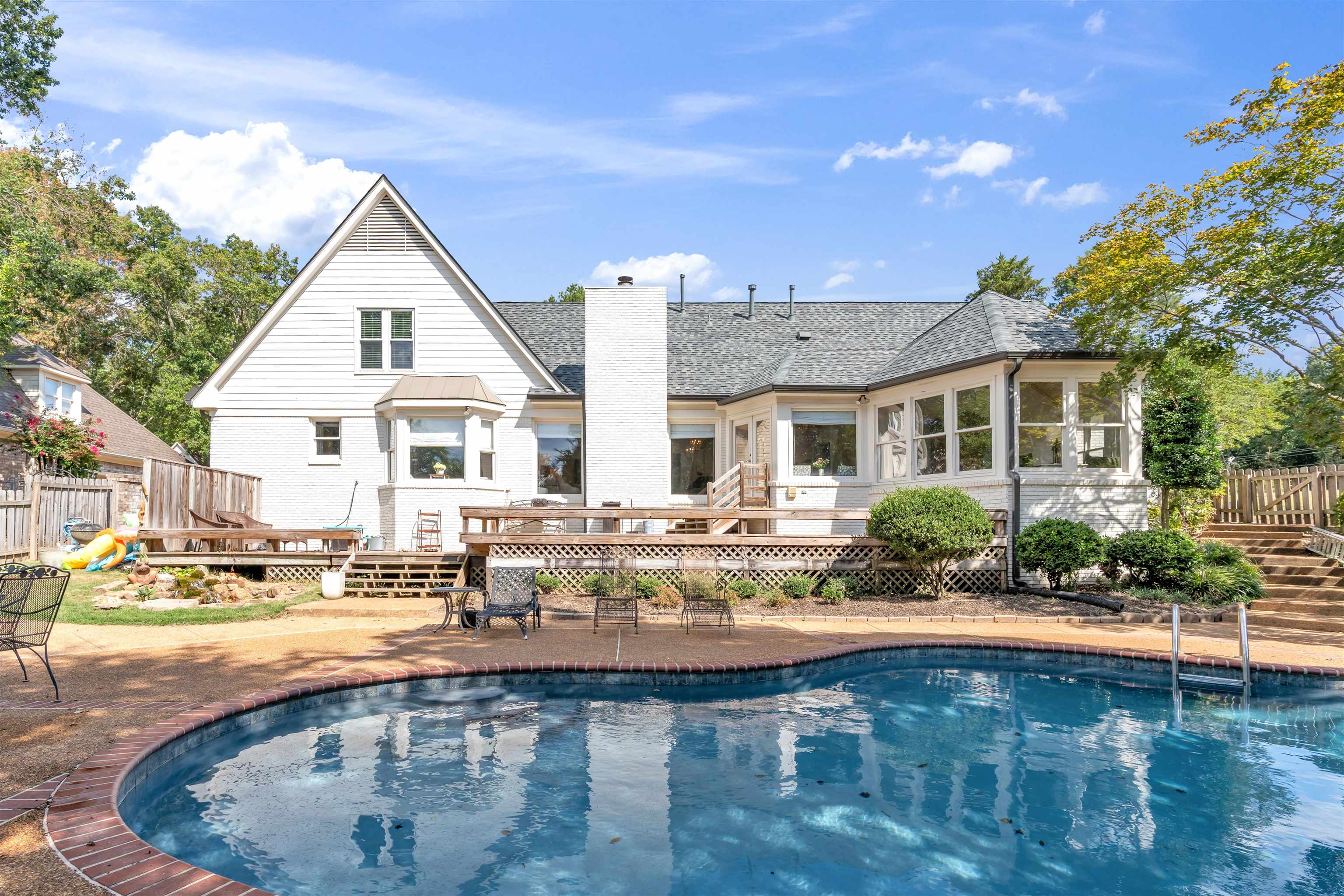 2877 W LEVEE OAKS DR