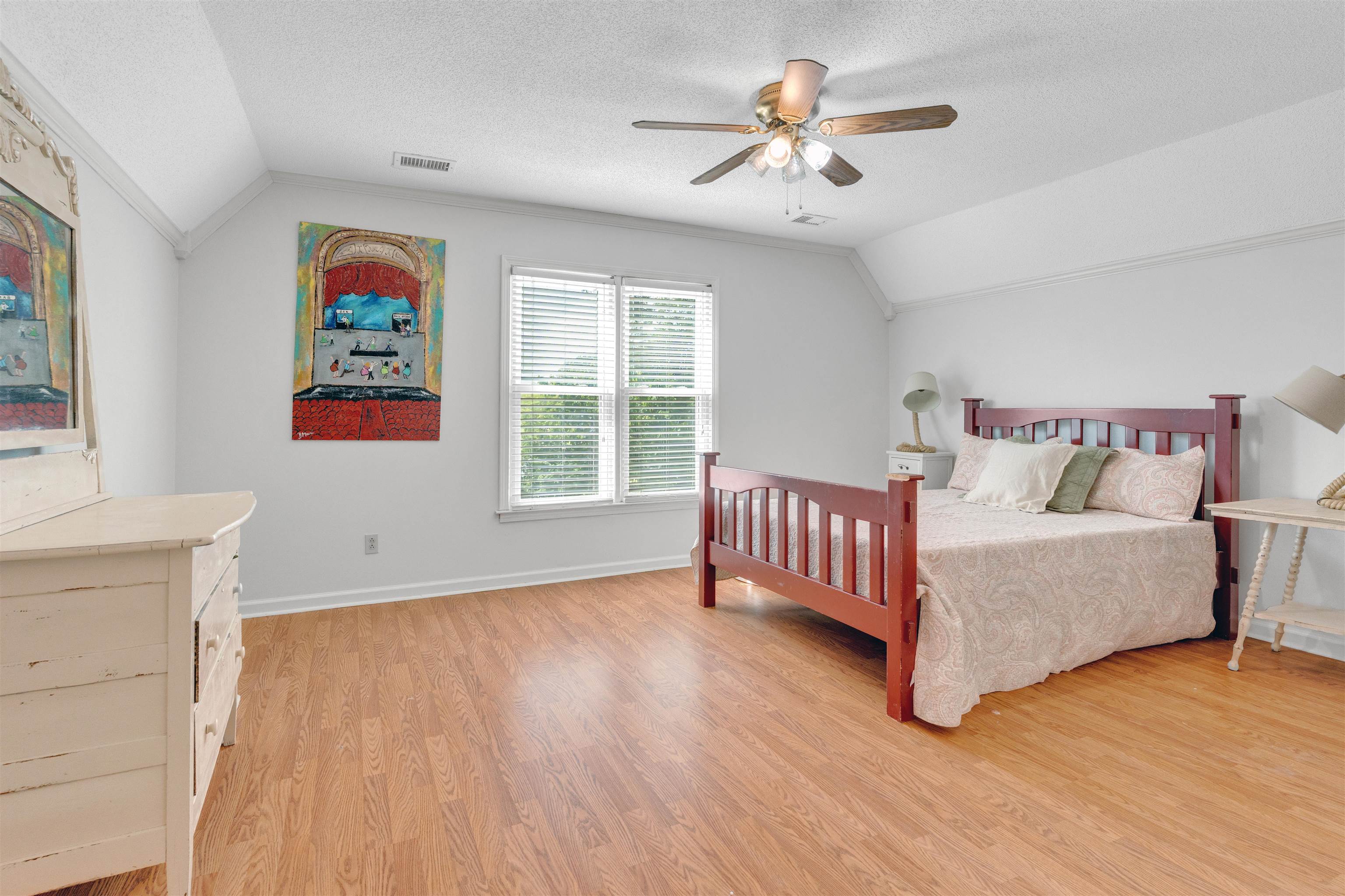 2877 W LEVEE OAKS DR