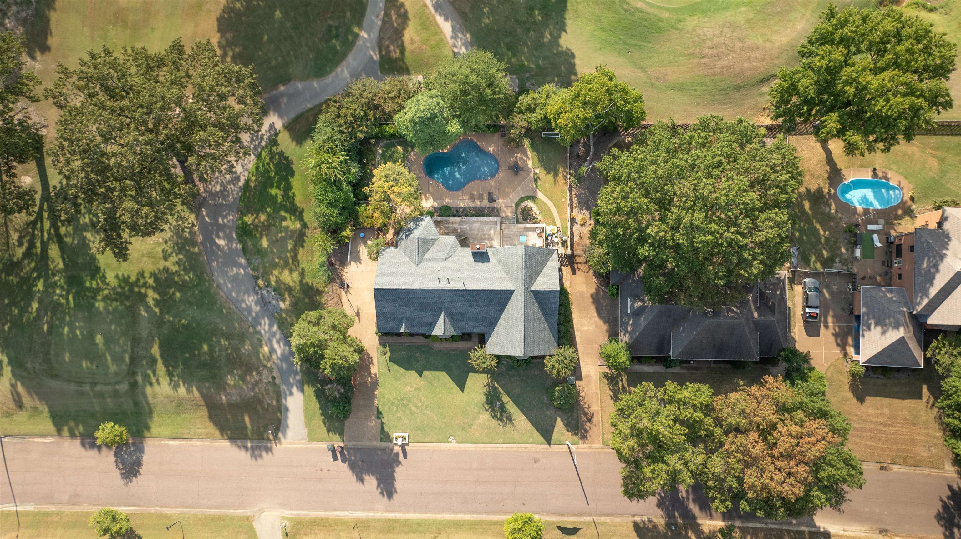 2877 W LEVEE OAKS DR