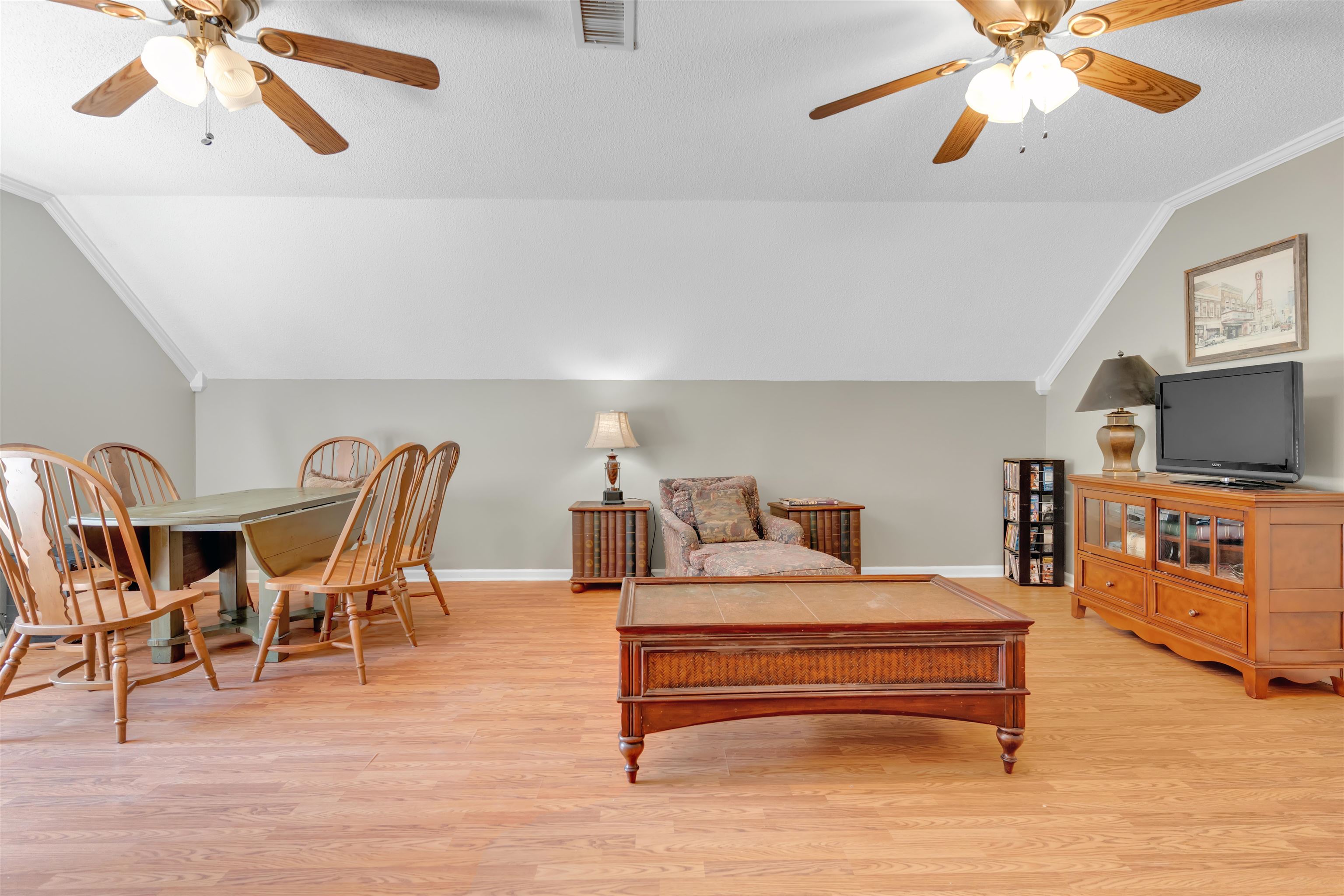 2877 W LEVEE OAKS DR