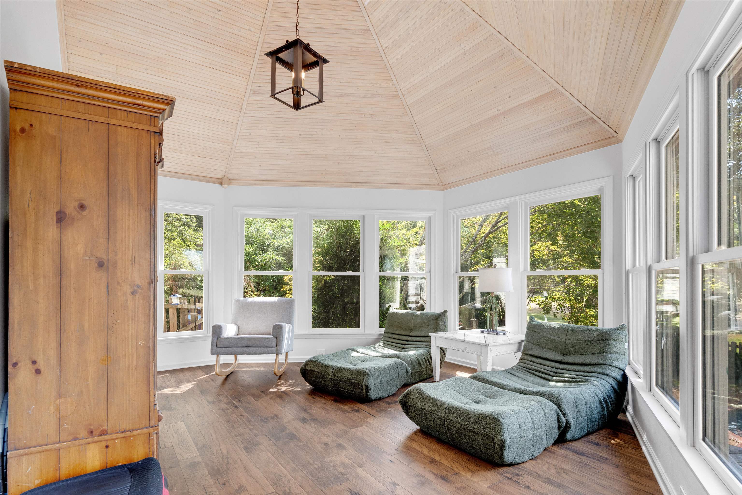 2877 W LEVEE OAKS DR