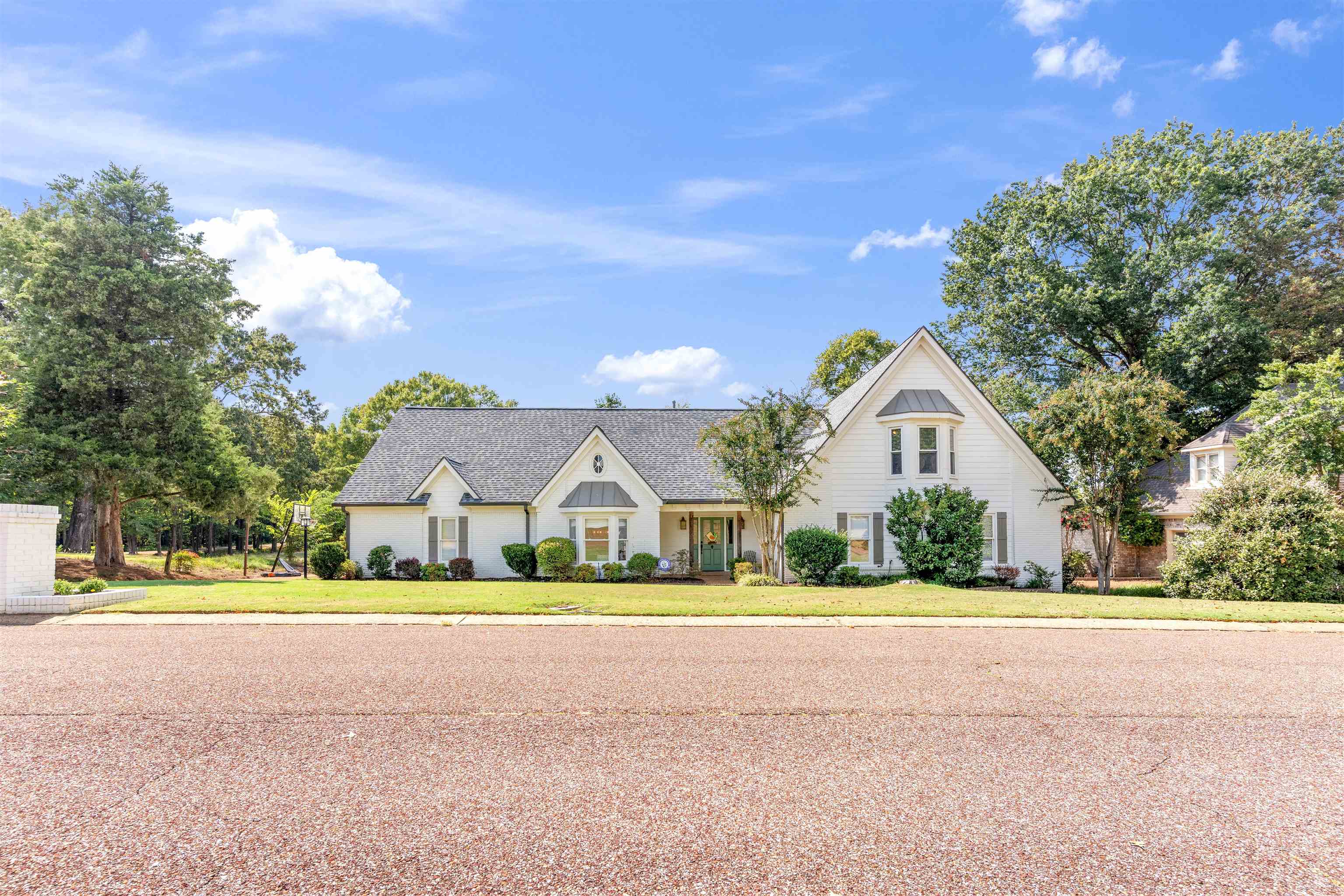 2877 W LEVEE OAKS DR