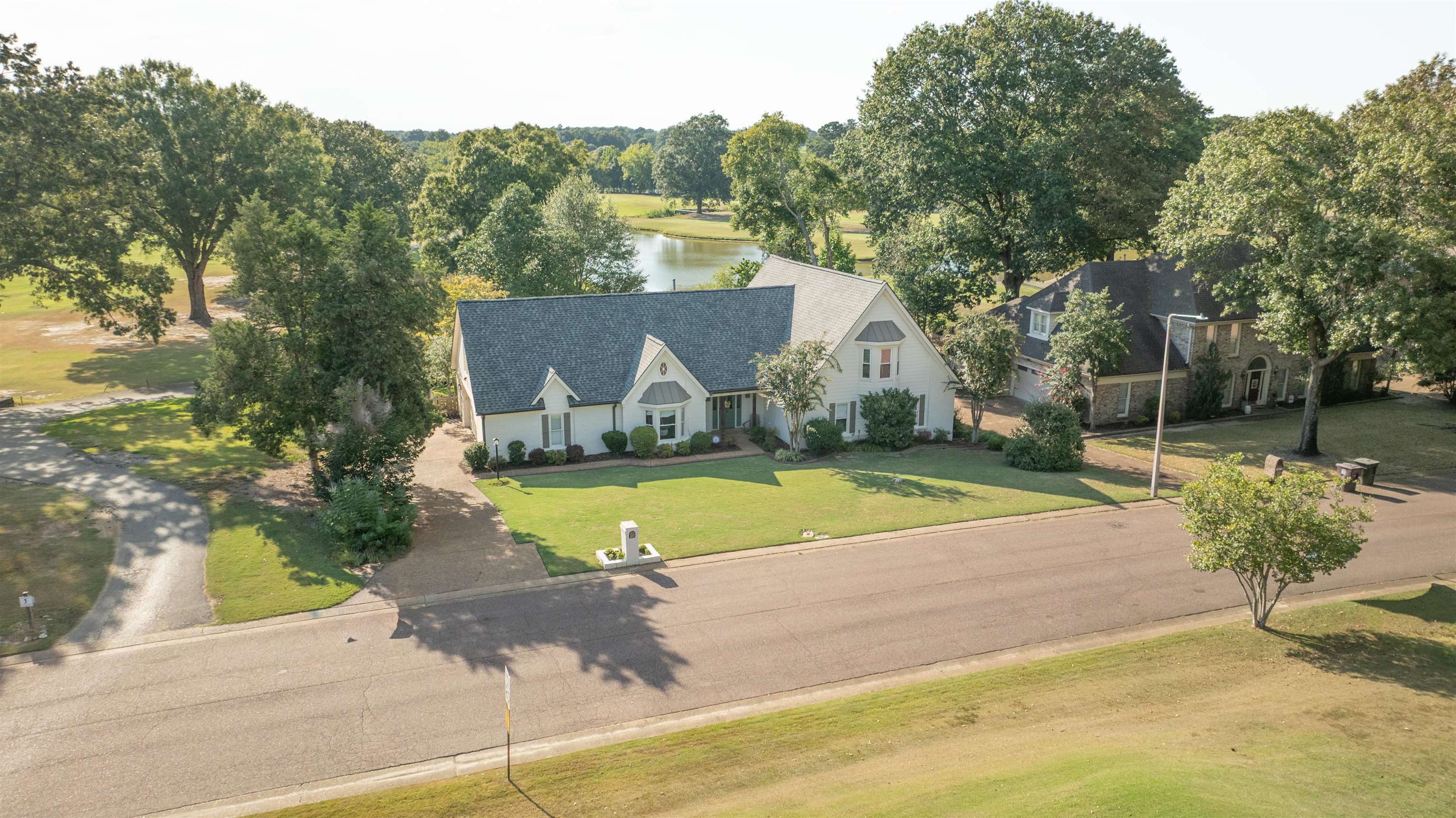 2877 W LEVEE OAKS DR