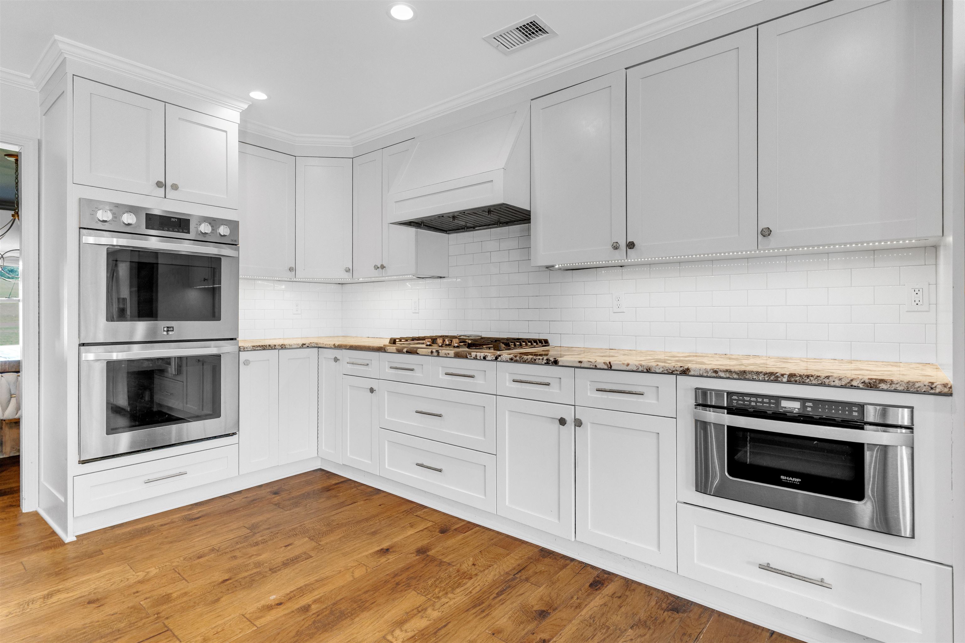 2877 W LEVEE OAKS DR