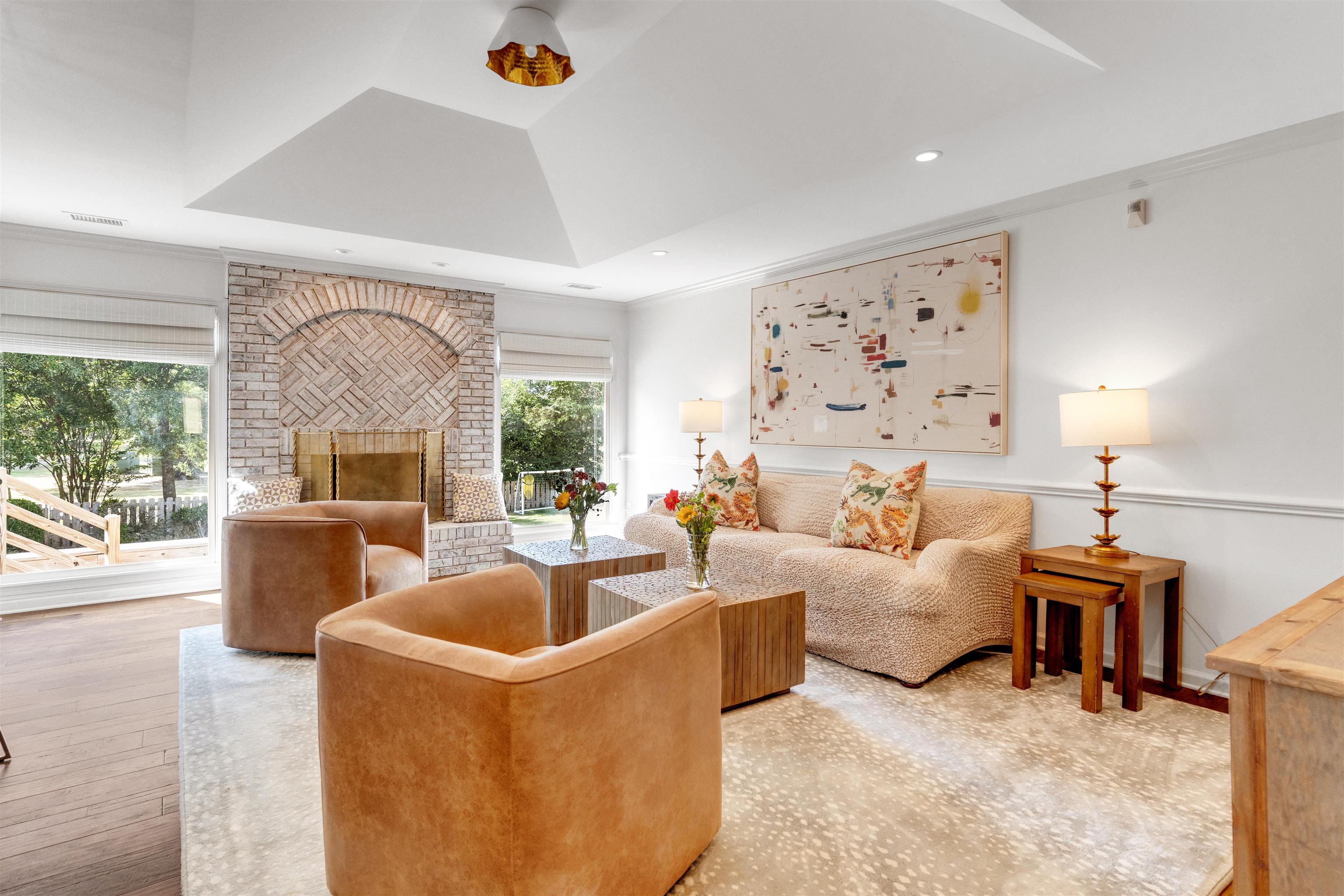 2877 W LEVEE OAKS DR