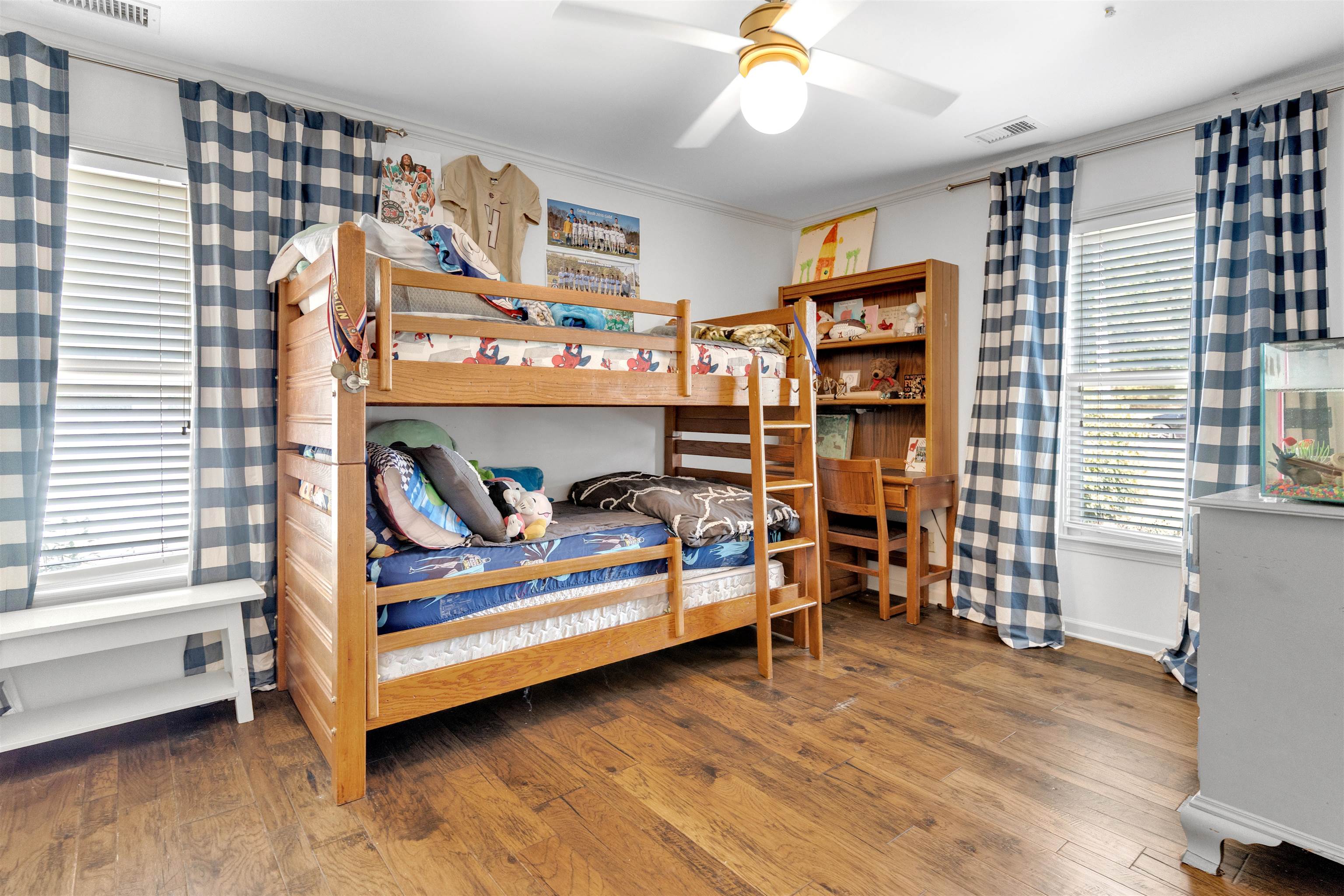 2877 W LEVEE OAKS DR