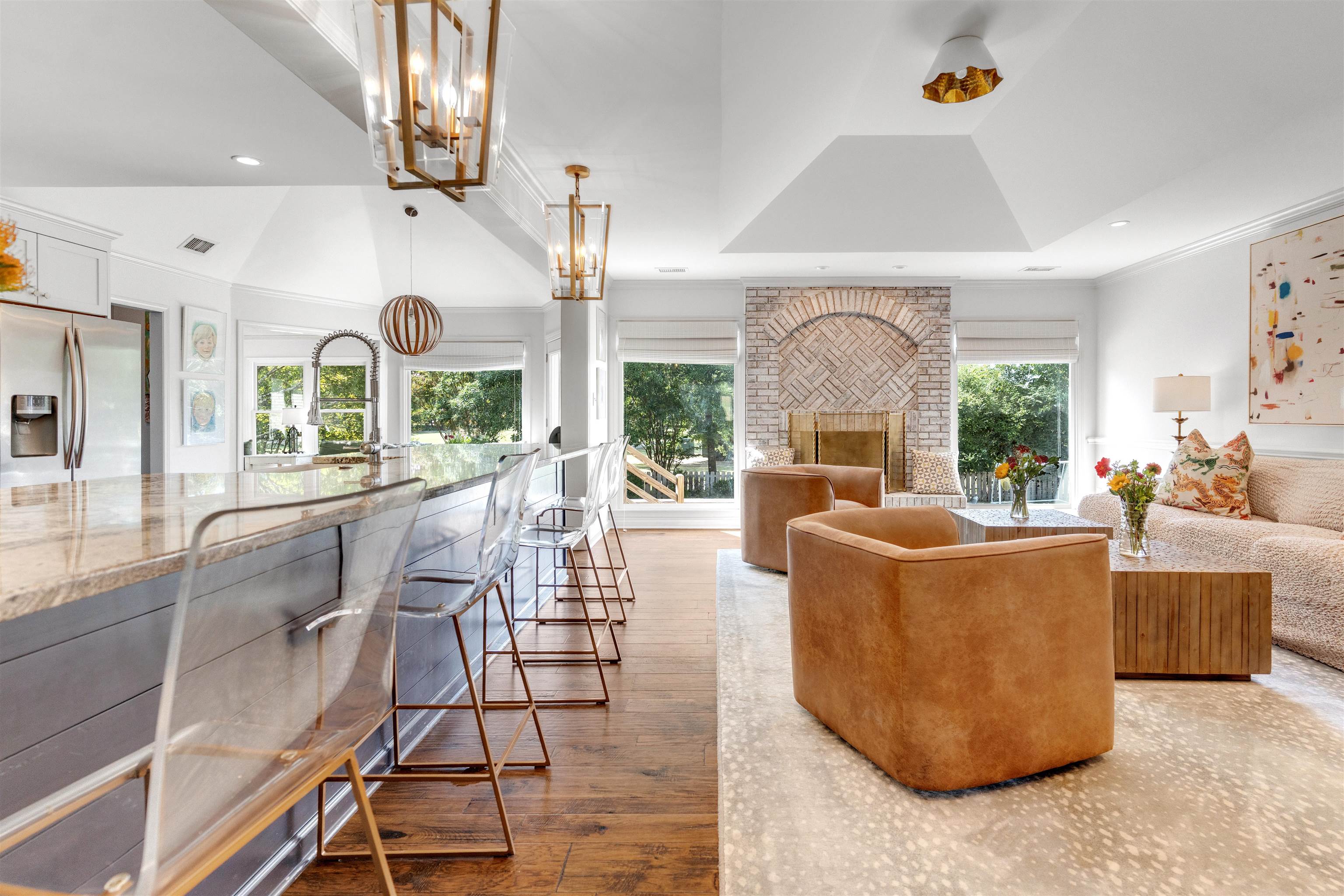 2877 W LEVEE OAKS DR